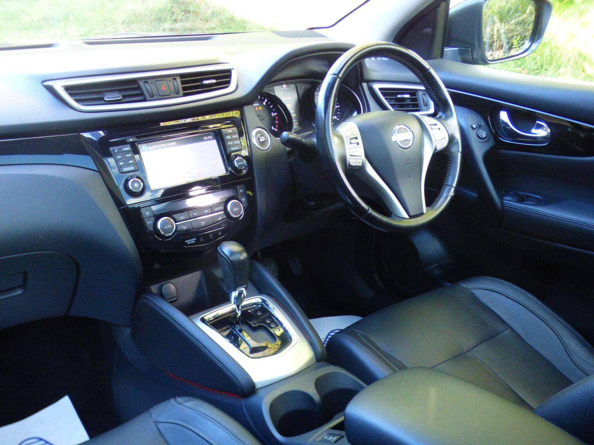 A 2015 NISSAN QASHQAI 1.6 dCi Tekna XTRON 2WD Euro 5 (s/s) 5dr A 2015 NISSAN QASHQAI 1.6 dCi Tekna XTRON 2WD Euro 5 (s/s) 5dr