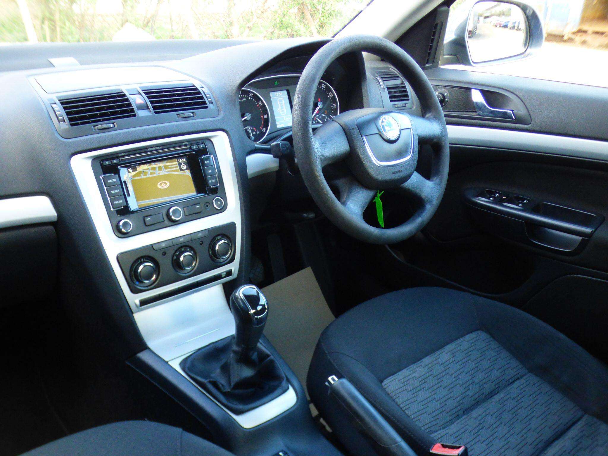 A 2011 SKODA OCTAVIA 1.6 MPI SE Euro 5 5dr A 2011 SKODA OCTAVIA 1.6 MPI SE Euro 5 5dr