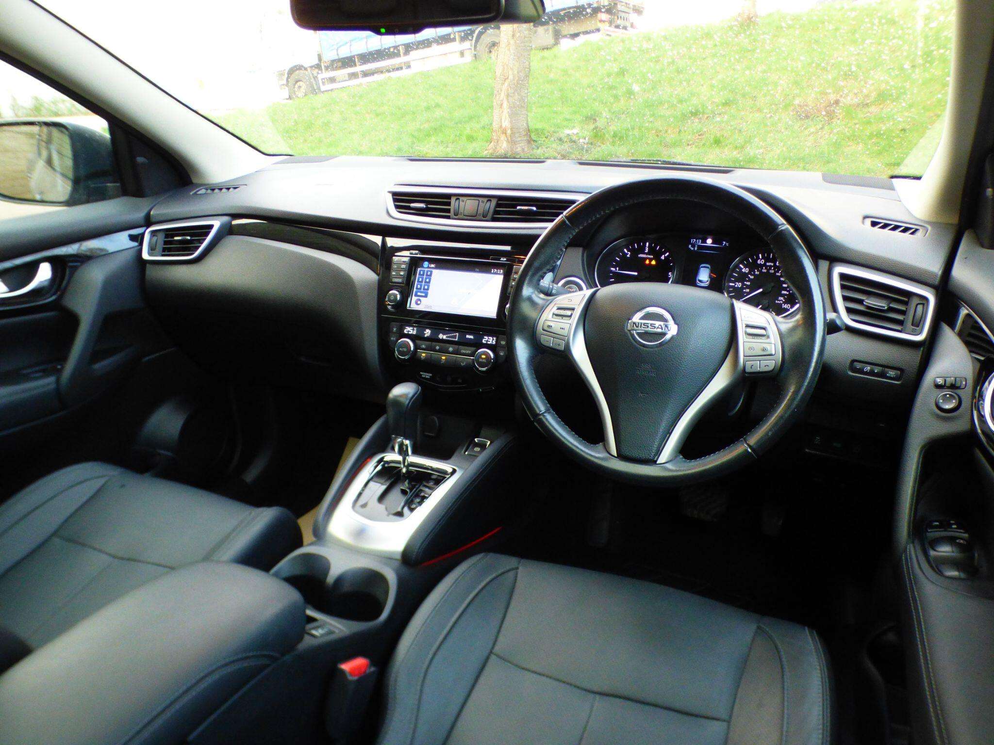 A 2017 NISSAN QASHQAI 1.6 dCi Tekna XTRON 2WD Euro 6 (s/s) 5dr A 2017 NISSAN QASHQAI 1.6 dCi Tekna XTRON 2WD Euro 6 (s/s) 5dr