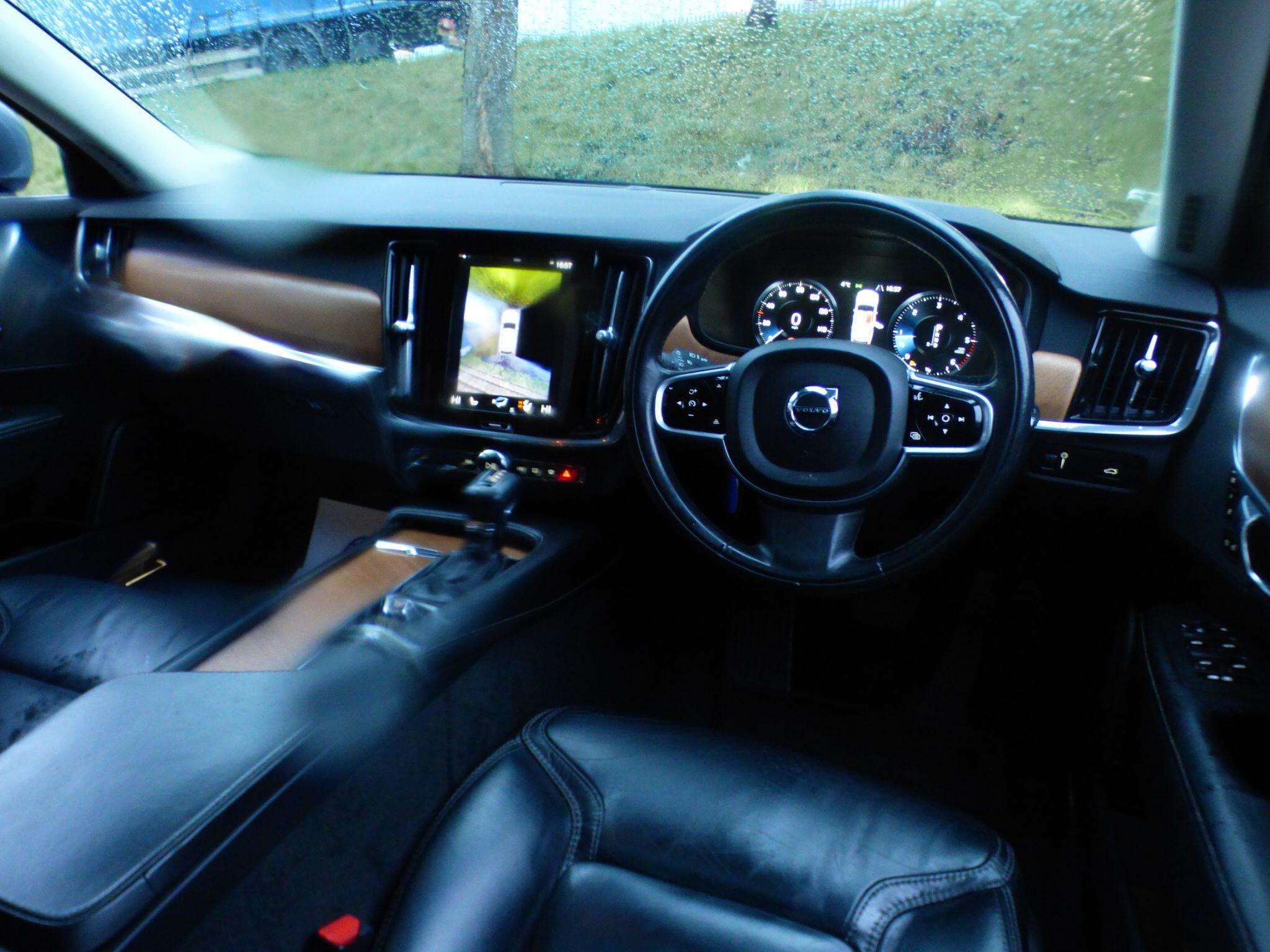 A 2018 VOLVO V90 2.0 D4 Inscription Auto Euro 6 (s/s) 5dr A 2018 VOLVO V90 2.0 D4 Inscription Auto Euro 6 (s/s) 5dr