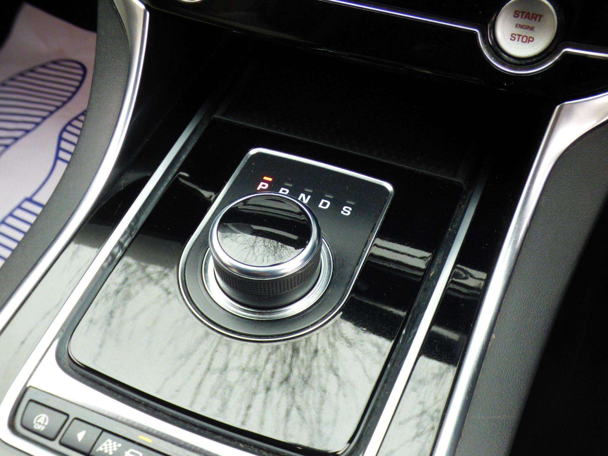 2019 JAGUAR XE 2019 JAGUAR XE