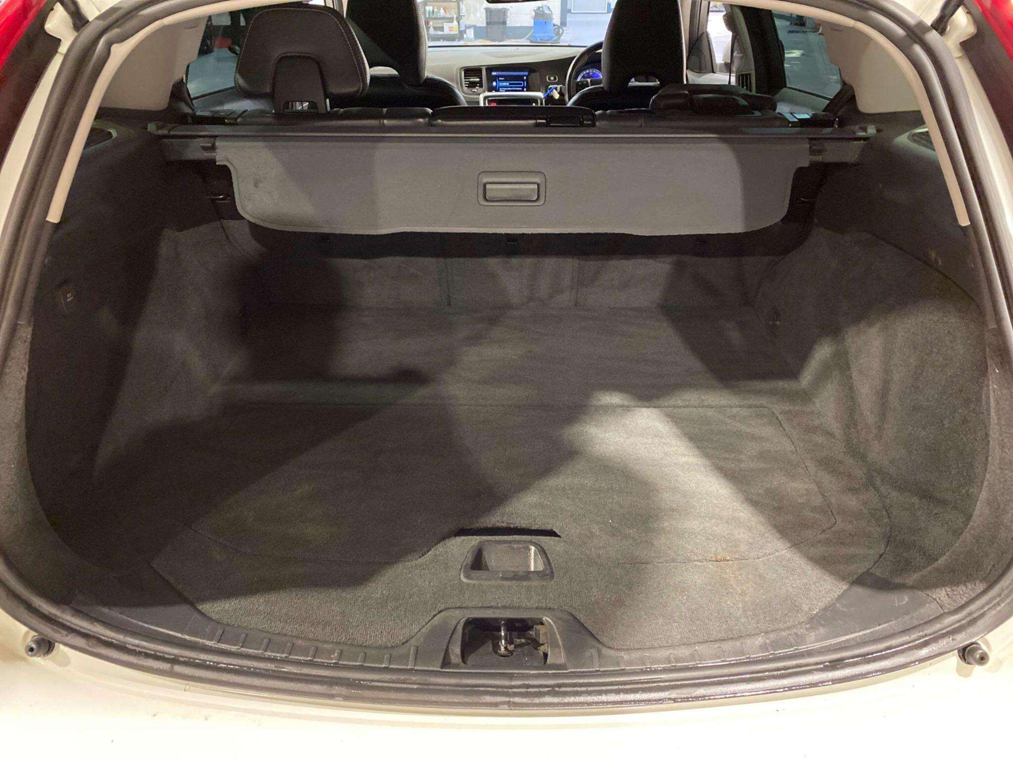 2013 VOLVO V60 2013 VOLVO V60