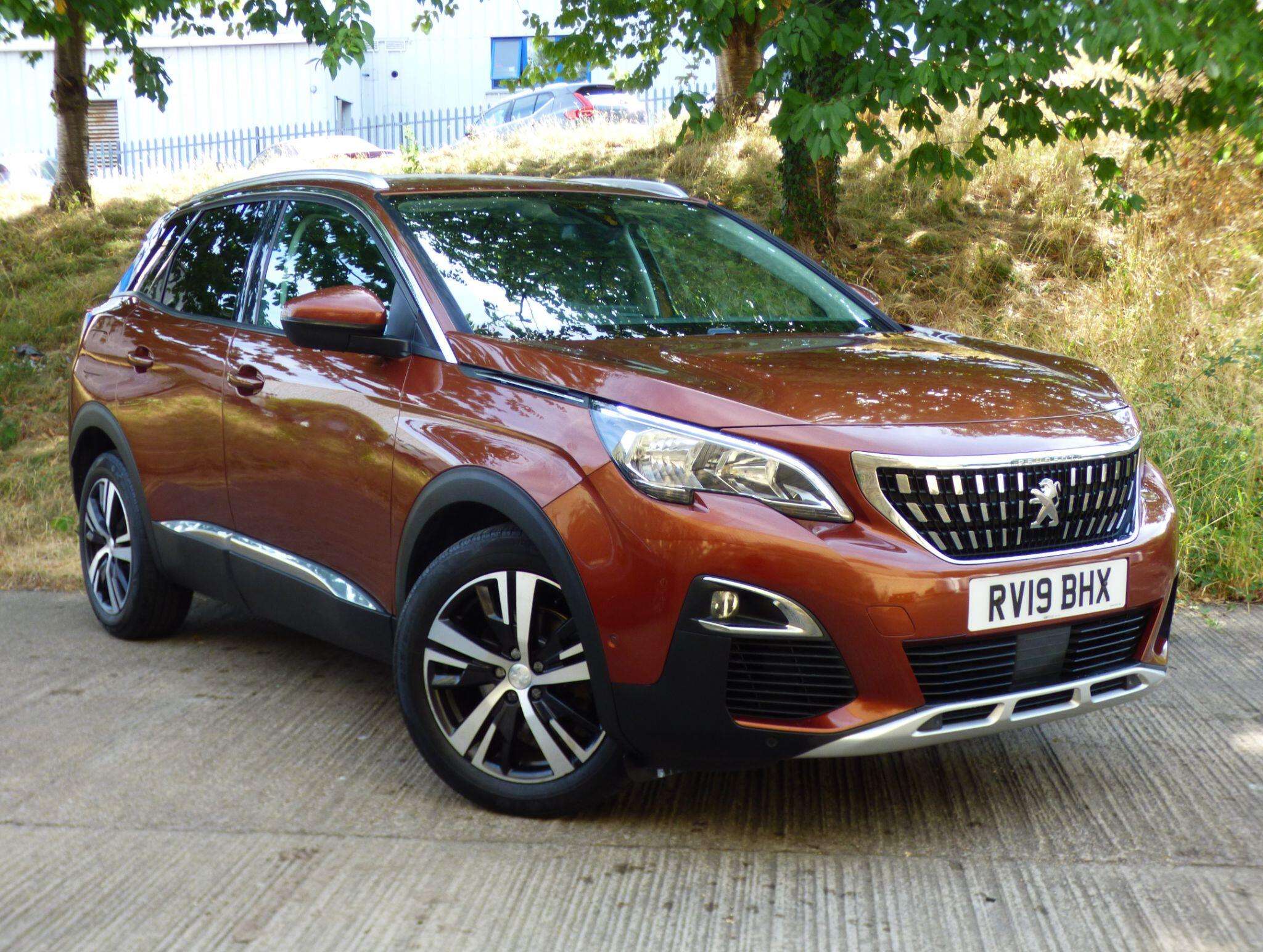A 2019 PEUGEOT 3008 1.5 BlueHDi Allure EAT Euro 6 (s/s) 5dr A 2019 PEUGEOT 3008 1.5 BlueHDi Allure EAT Euro 6 (s/s) 5dr