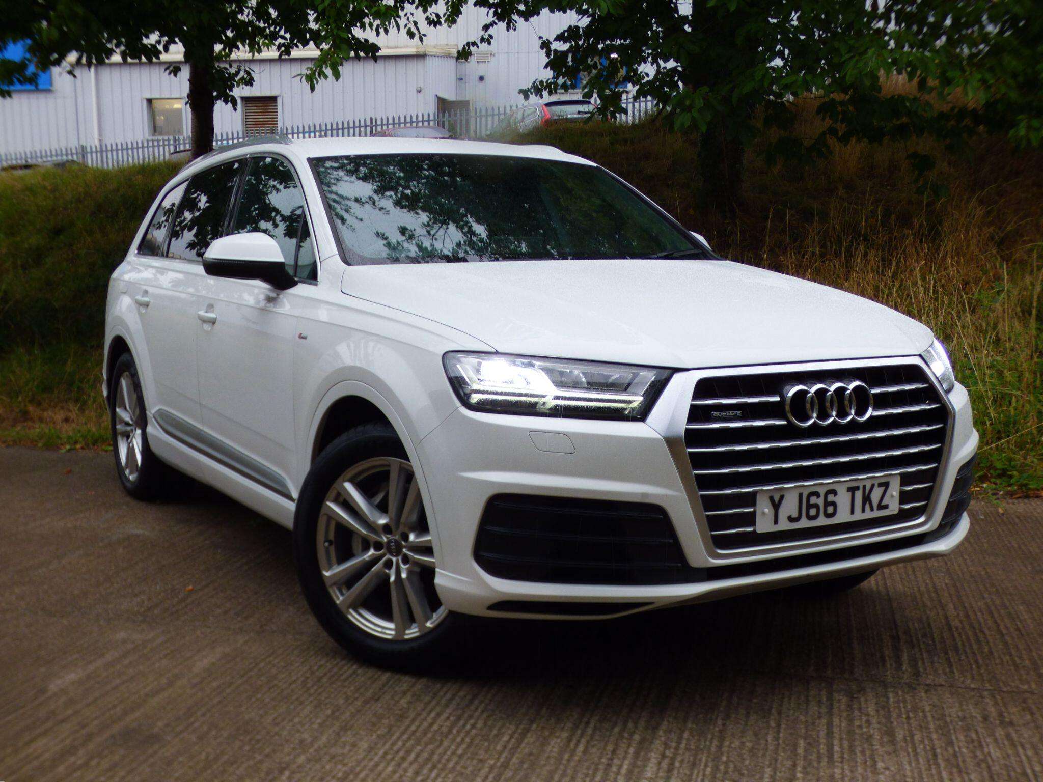 A 2016 AUDI Q7 3.0 TDI V6 S line Tiptronic quattro Euro 6 (s/s) 5dr A 2016 AUDI Q7 3.0 TDI V6 S line Tiptronic quattro Euro 6 (s/s) 5dr
