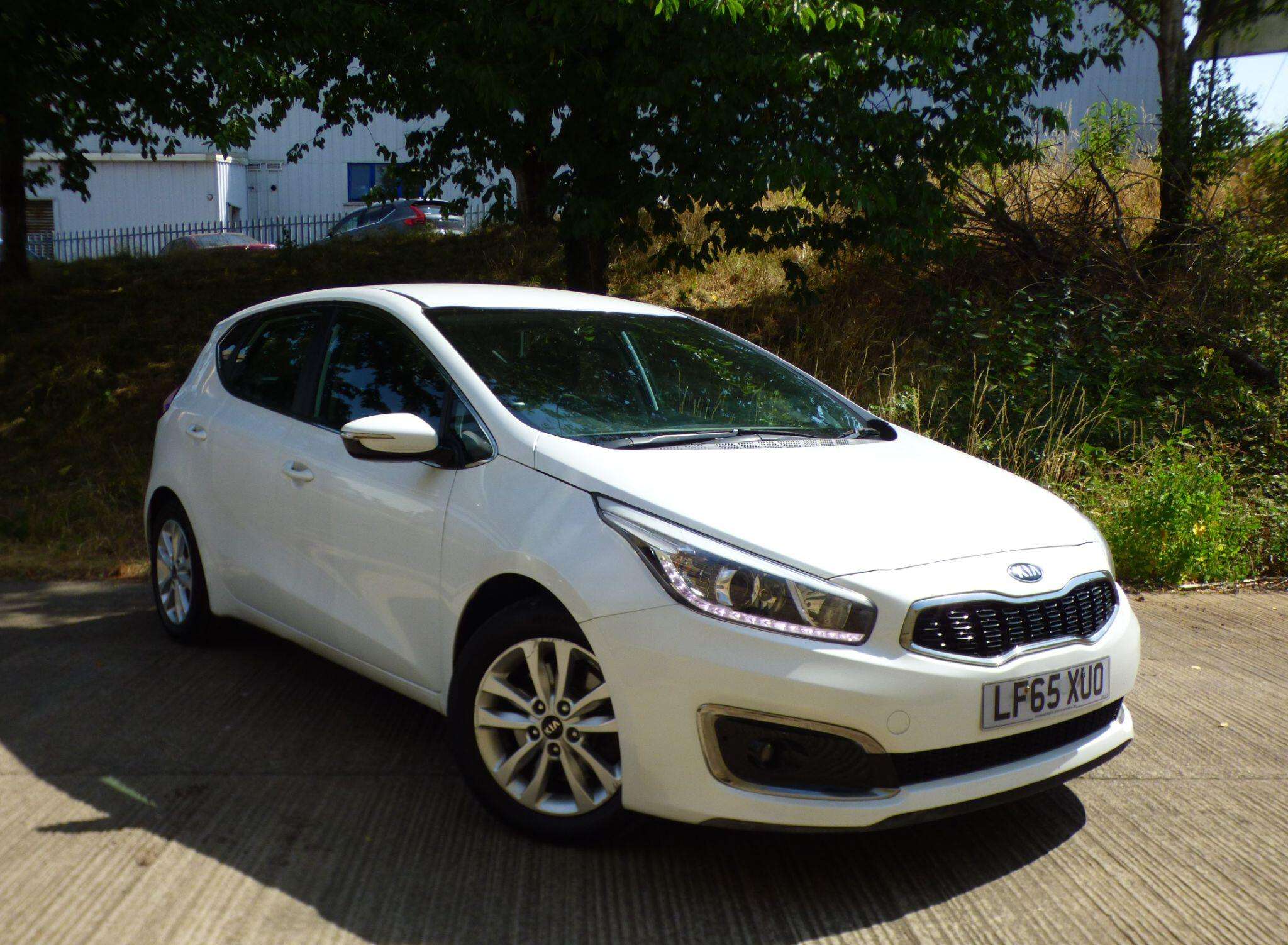 A 2015 KIA CEED 1.6 CRDi 2 DCT Euro 6 (s/s) 5dr A 2015 KIA CEED 1.6 CRDi 2 DCT Euro 6 (s/s) 5dr