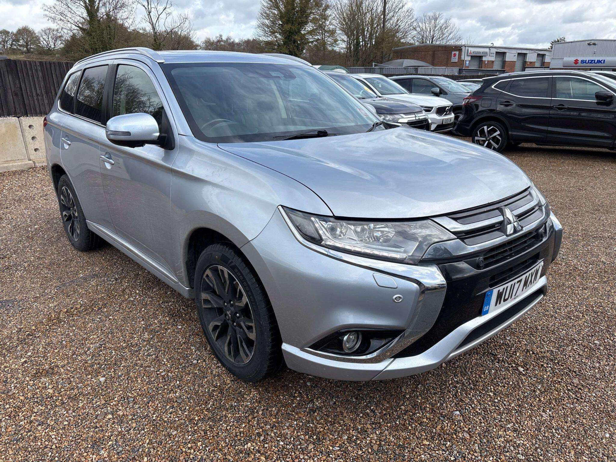 A 2017 MITSUBISHI OUTLANDER 2.0h 12kWh 4hs CVT 4WD Euro 6 (s/s) 5dr A 2017 MITSUBISHI OUTLANDER 2.0h 12kWh 4hs CVT 4WD Euro 6 (s/s) 5dr