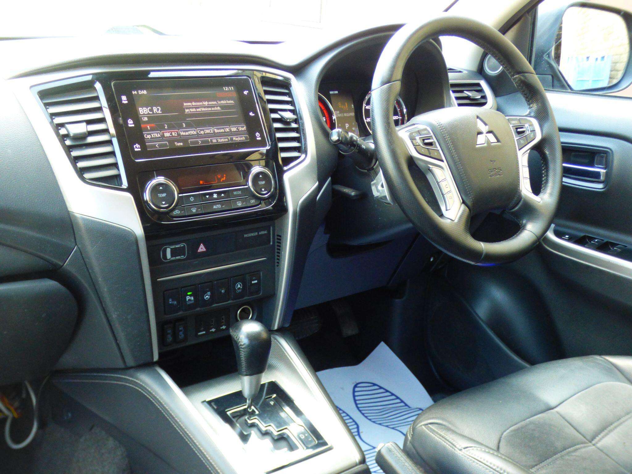 A 2019 MITSUBISHI L200 2.2 DI-D DC Barbarian X Auto 4WD Euro 6 (s/s) 4dr A 2019 MITSUBISHI L200 2.2 DI-D DC Barbarian X Auto 4WD Euro 6 (s/s) 4dr