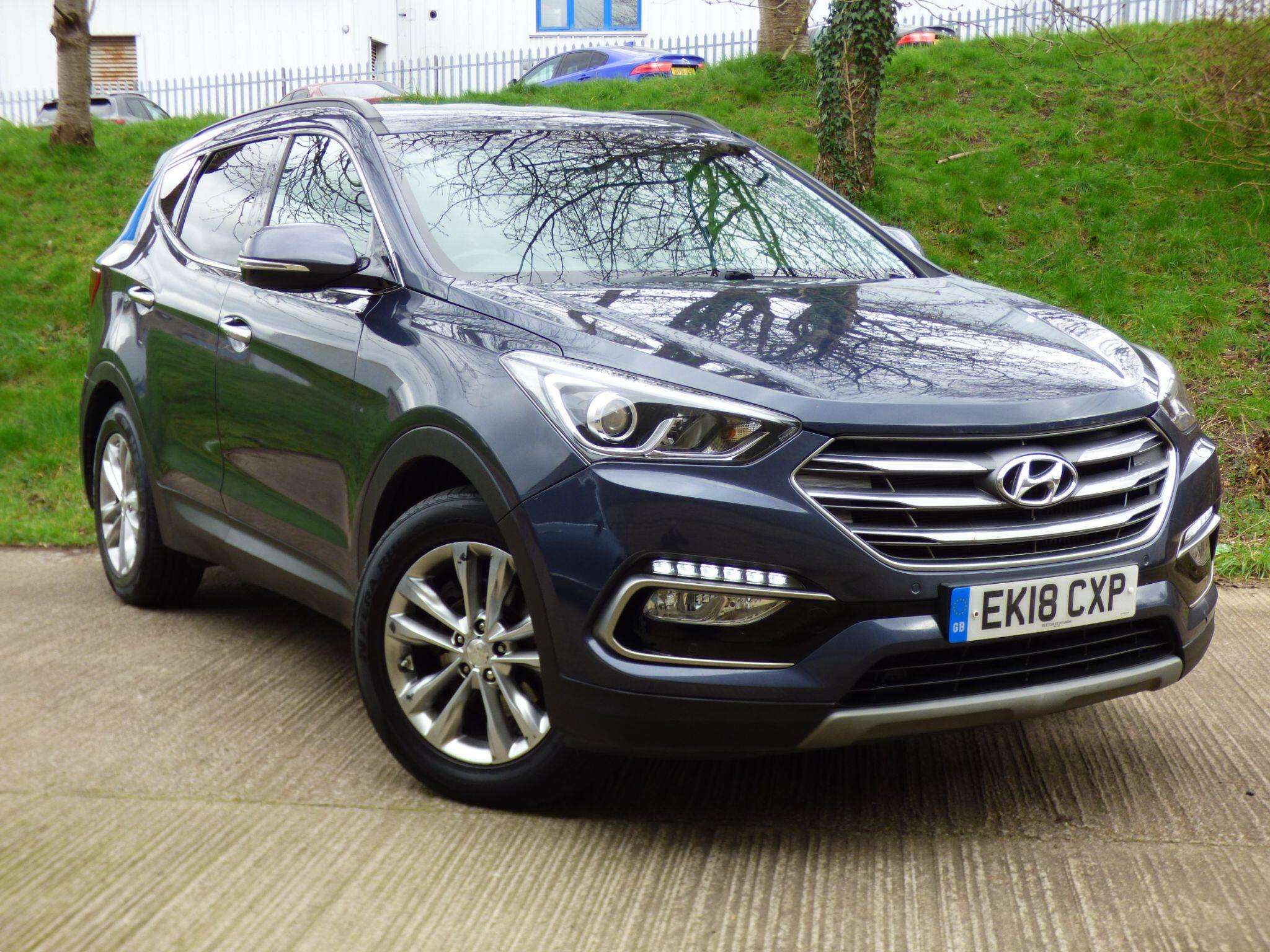 A 2018 HYUNDAI SANTA FE 2.2 CRDi Blue Drive Premium Auto 4WD Euro 6 (s/s) 5dr (7 Seat) A 2018 HYUNDAI SANTA FE 2.2 CRDi Blue Drive Premium Auto 4WD Euro 6 (s/s) 5dr (7 Seat)