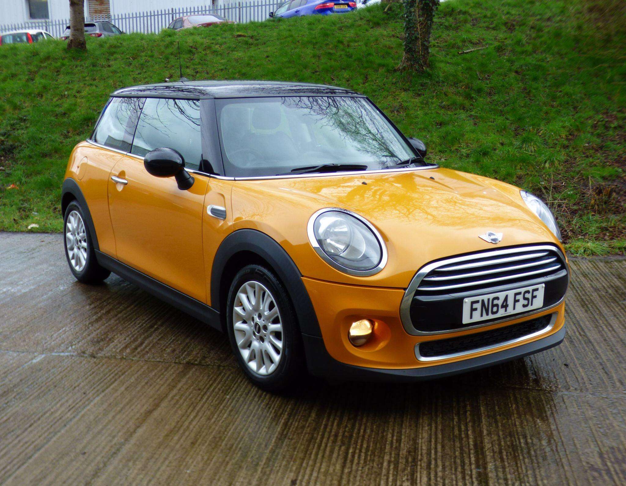 A 2014 MINI HATCH 1.5 Cooper Auto Euro 6 (s/s) 3dr A 2014 MINI HATCH 1.5 Cooper Auto Euro 6 (s/s) 3dr