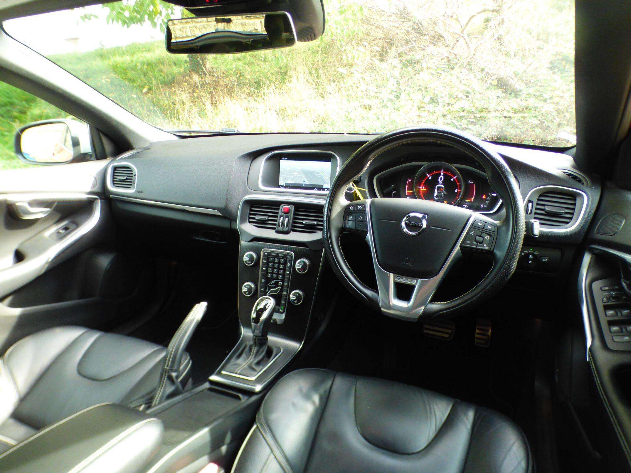 2016 VOLVO V40 2016 VOLVO V40