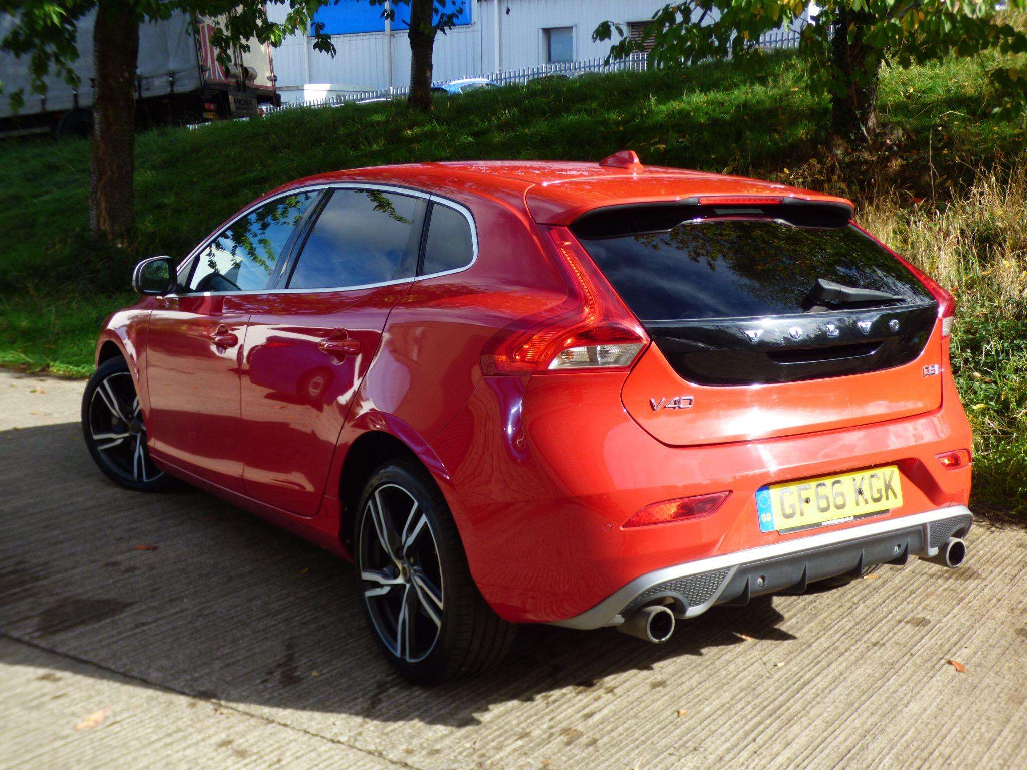 2016 VOLVO V40 2016 VOLVO V40