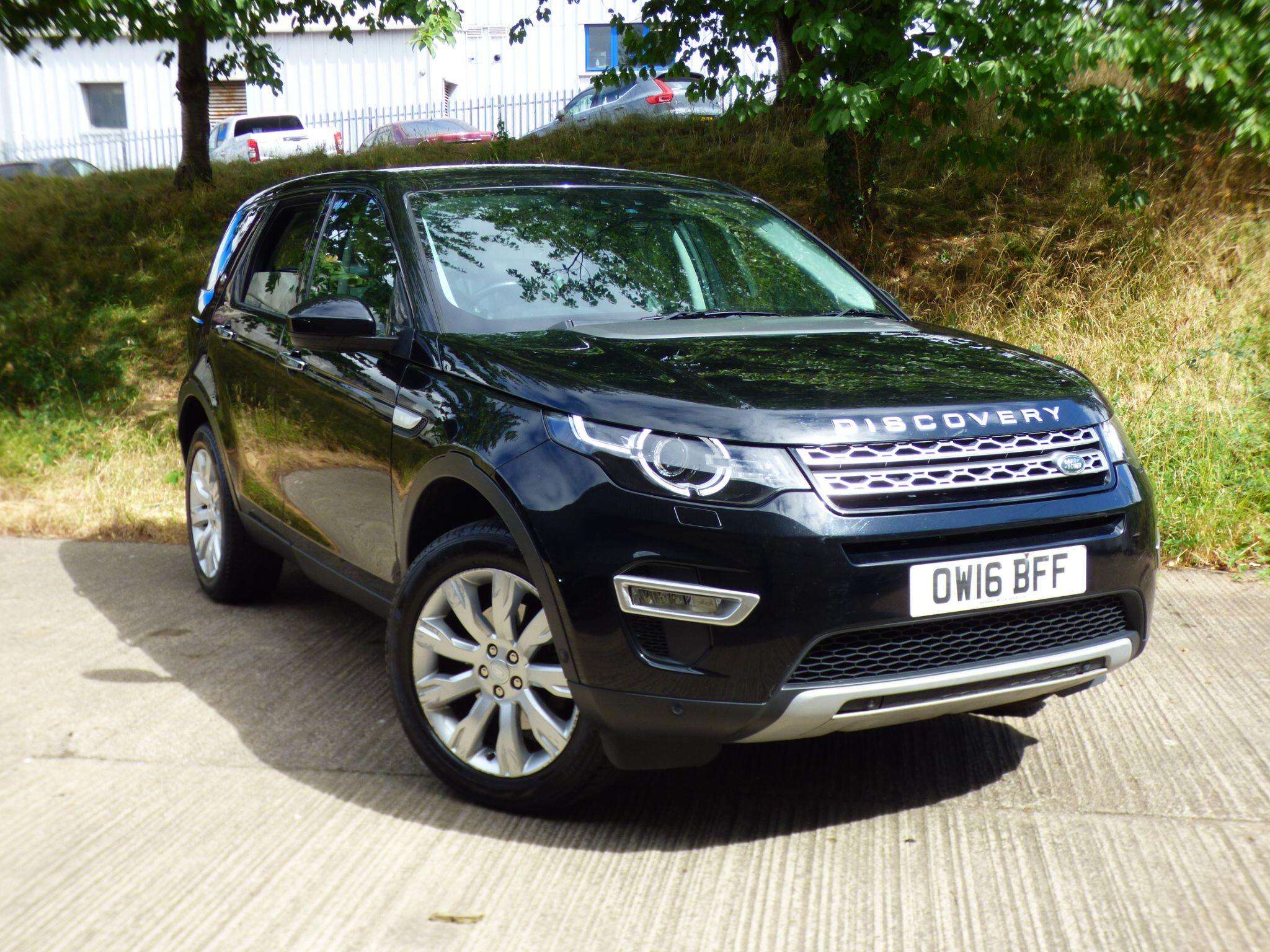 A 2016 LAND ROVER DISCOVERY SPORT 2.0 TD4 HSE Luxury Auto 4WD Euro 6 (s/s) 5dr A 2016 LAND ROVER DISCOVERY SPORT 2.0 TD4 HSE Luxury Auto 4WD Euro 6 (s/s) 5dr