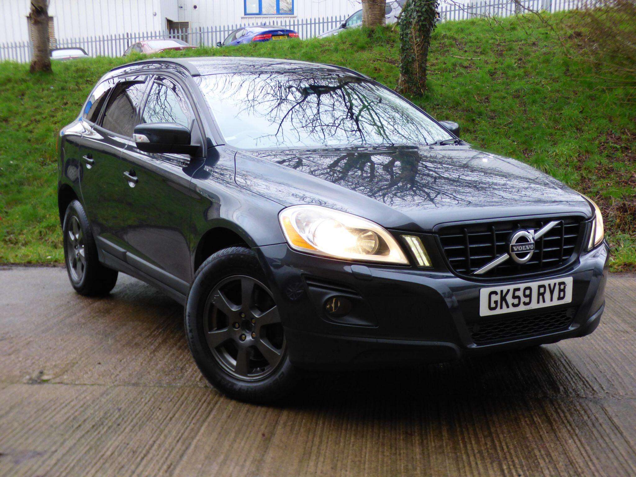 A 2009 VOLVO XC60 2.4 D5 SE SUV 5dr Diesel Geartronic AWD Euro 4 (205 ps) A 2009 VOLVO XC60 2.4 D5 SE SUV 5dr Diesel Geartronic AWD Euro 4 (205 ps)