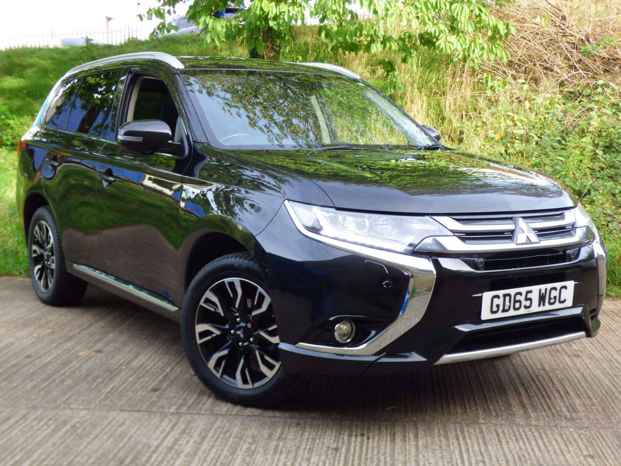 A 2016 MITSUBISHI OUTLANDER 2.0h 12kWh GX4hs CVT 4WD Euro 6 (s/s) 5dr A 2016 MITSUBISHI OUTLANDER 2.0h 12kWh GX4hs CVT 4WD Euro 6 (s/s) 5dr