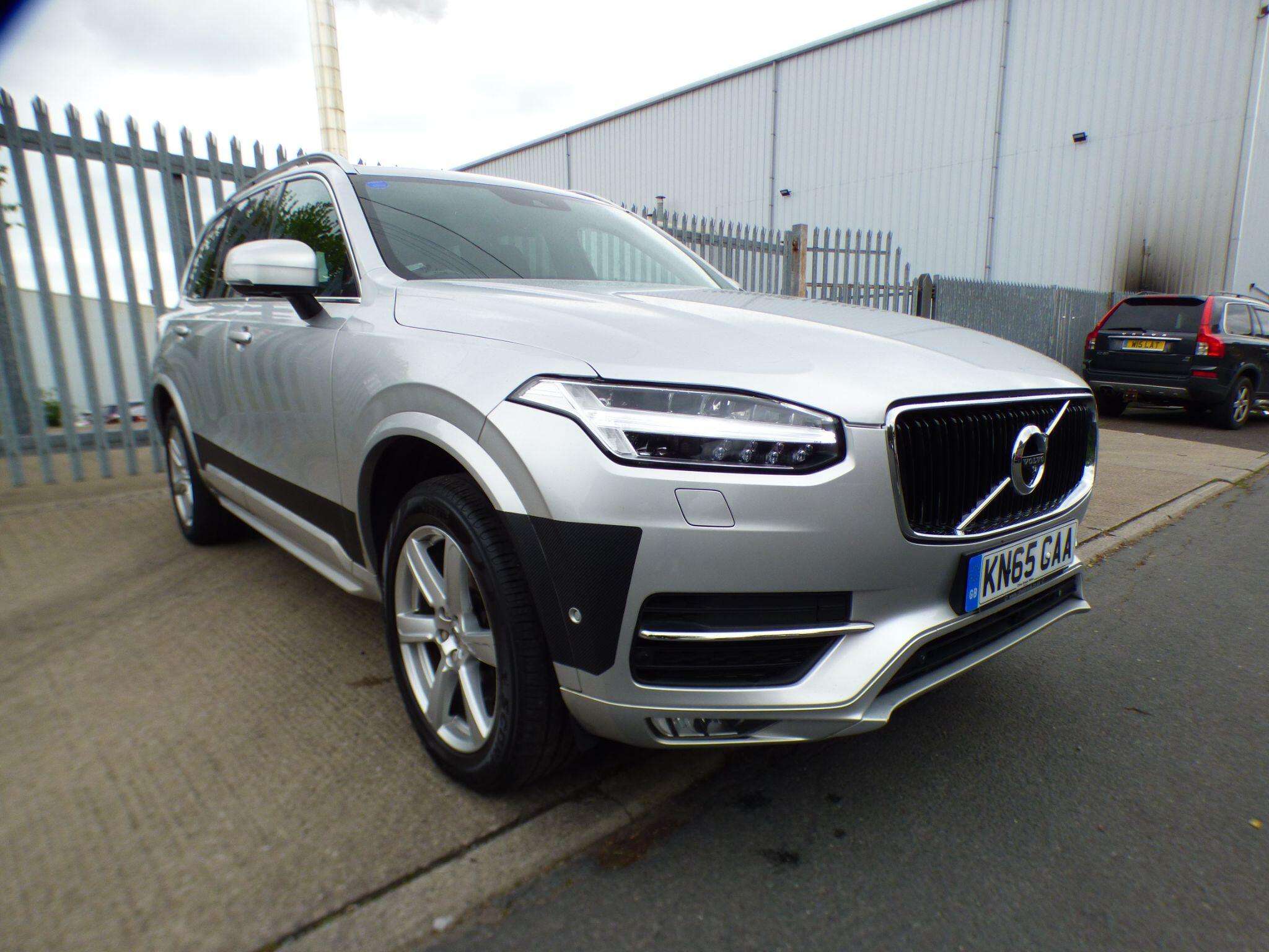 A 2015 VOLVO XC90 2.0 D5 Momentum Geartronic 4WD Euro 6 (s/s) 5dr A 2015 VOLVO XC90 2.0 D5 Momentum Geartronic 4WD Euro 6 (s/s) 5dr