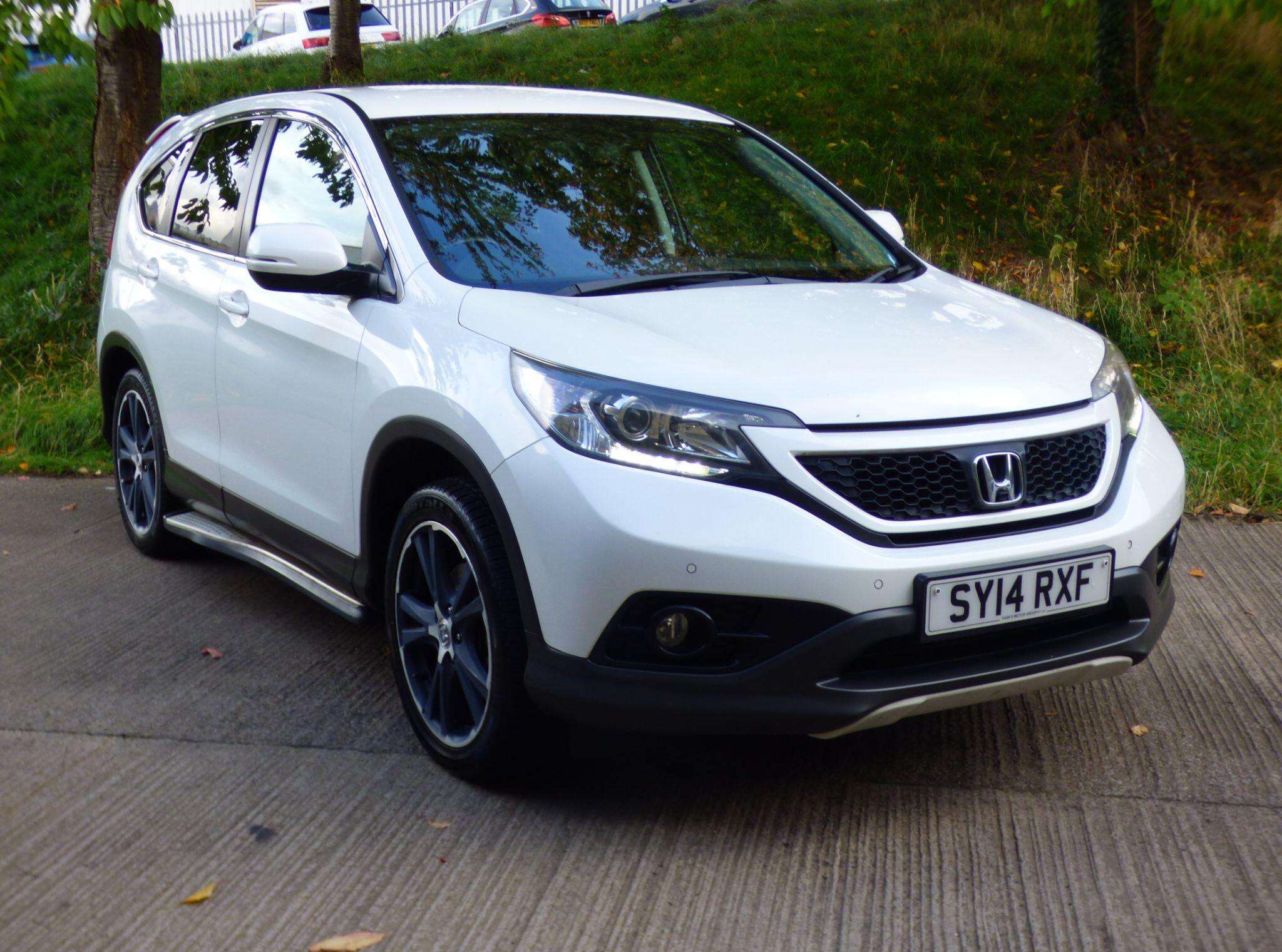 A 2014 HONDA CR-V 2.2 i-DTEC Black Edition Auto 4WD Euro 5 5dr A 2014 HONDA CR-V 2.2 i-DTEC Black Edition Auto 4WD Euro 5 5dr