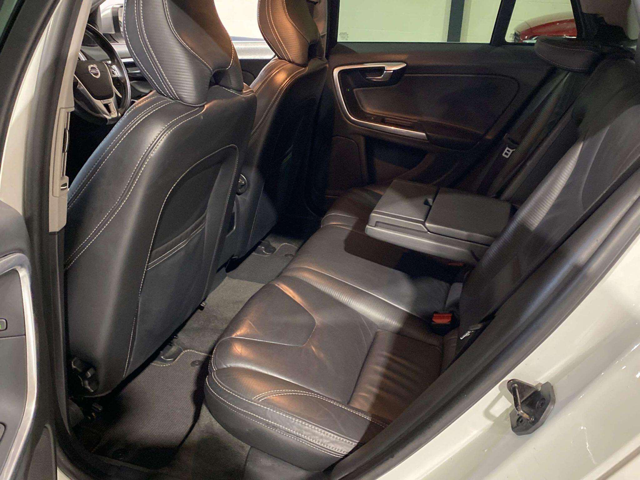 2013 VOLVO V60 2013 VOLVO V60