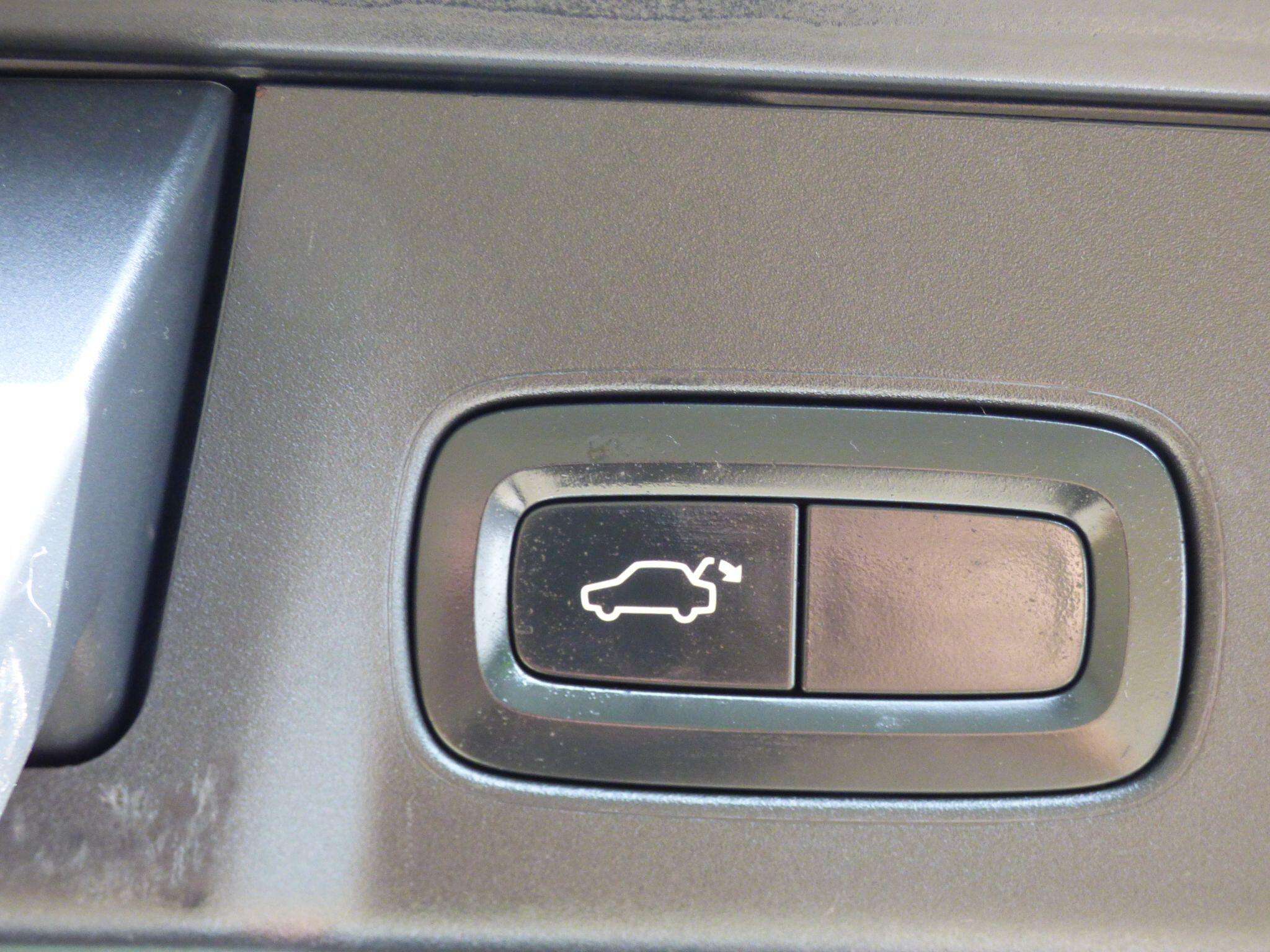 2016 VOLVO V90 2016 VOLVO V90