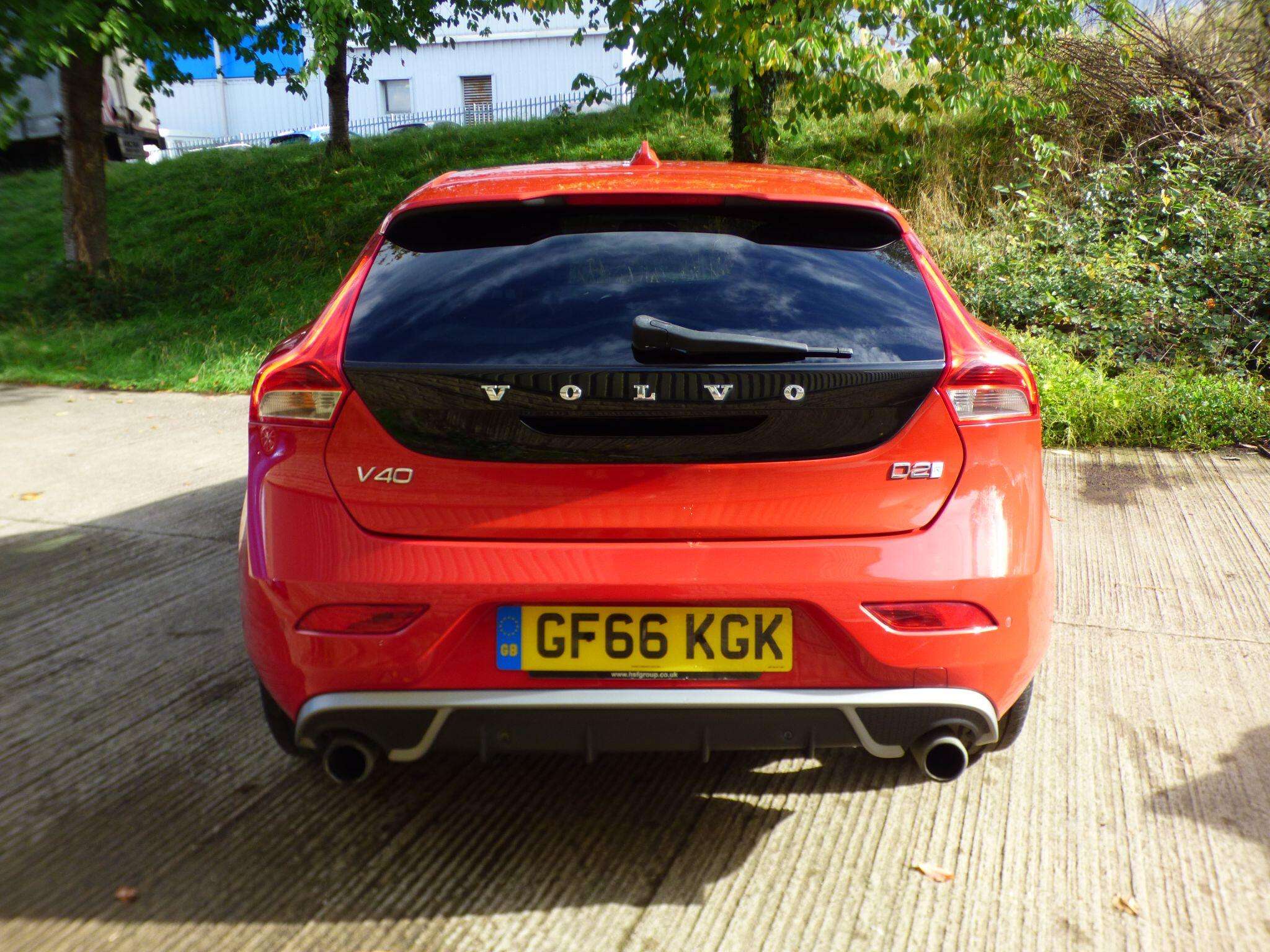 2016 VOLVO V40 2016 VOLVO V40