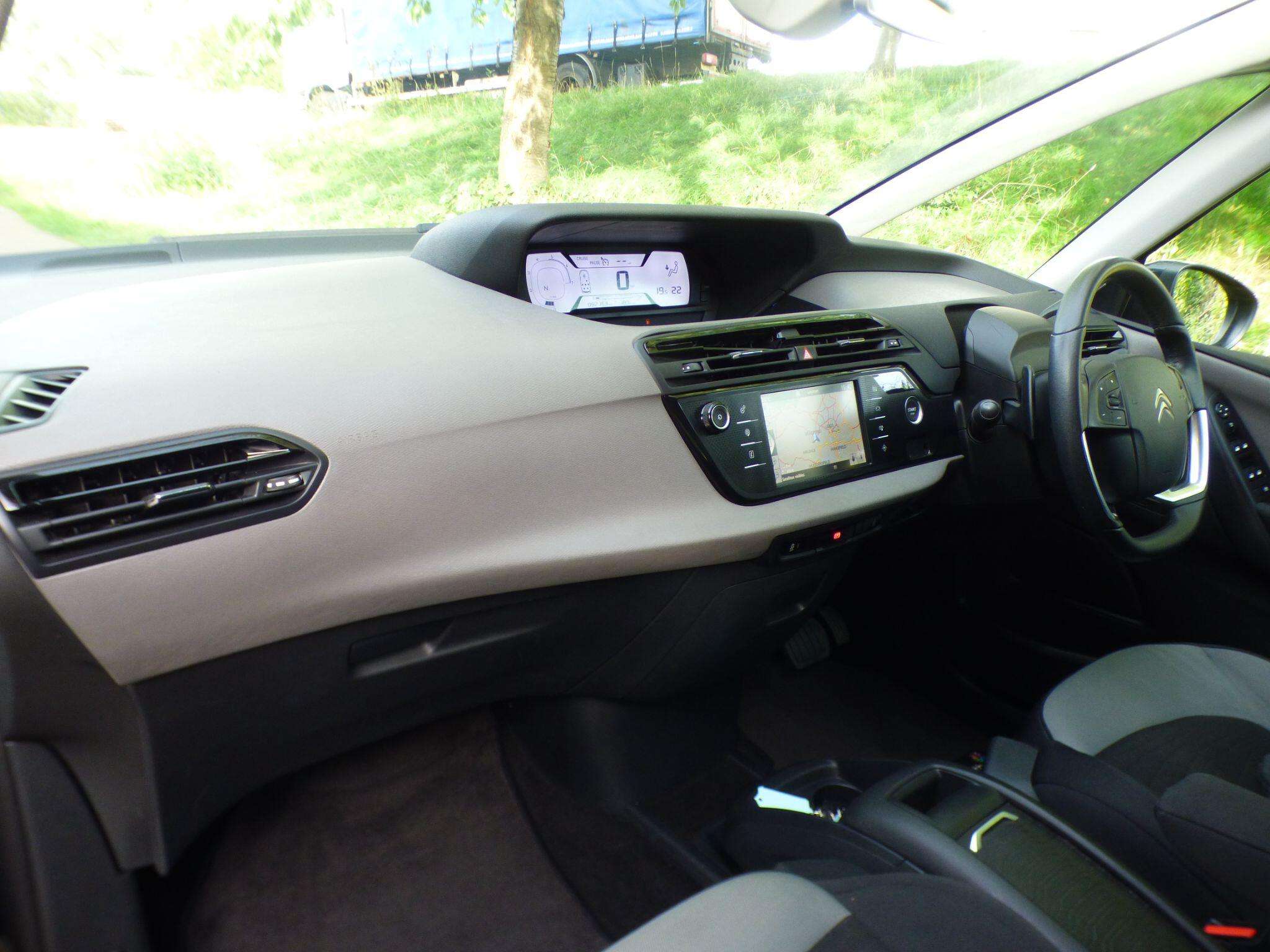 A 2015 CITROEN GRAND C4 PICASSO 1.6 e-HDi VTR+ ETG6 Euro 5 (s/s) 5dr A 2015 CITROEN GRAND C4 PICASSO 1.6 e-HDi VTR+ ETG6 Euro 5 (s/s) 5dr