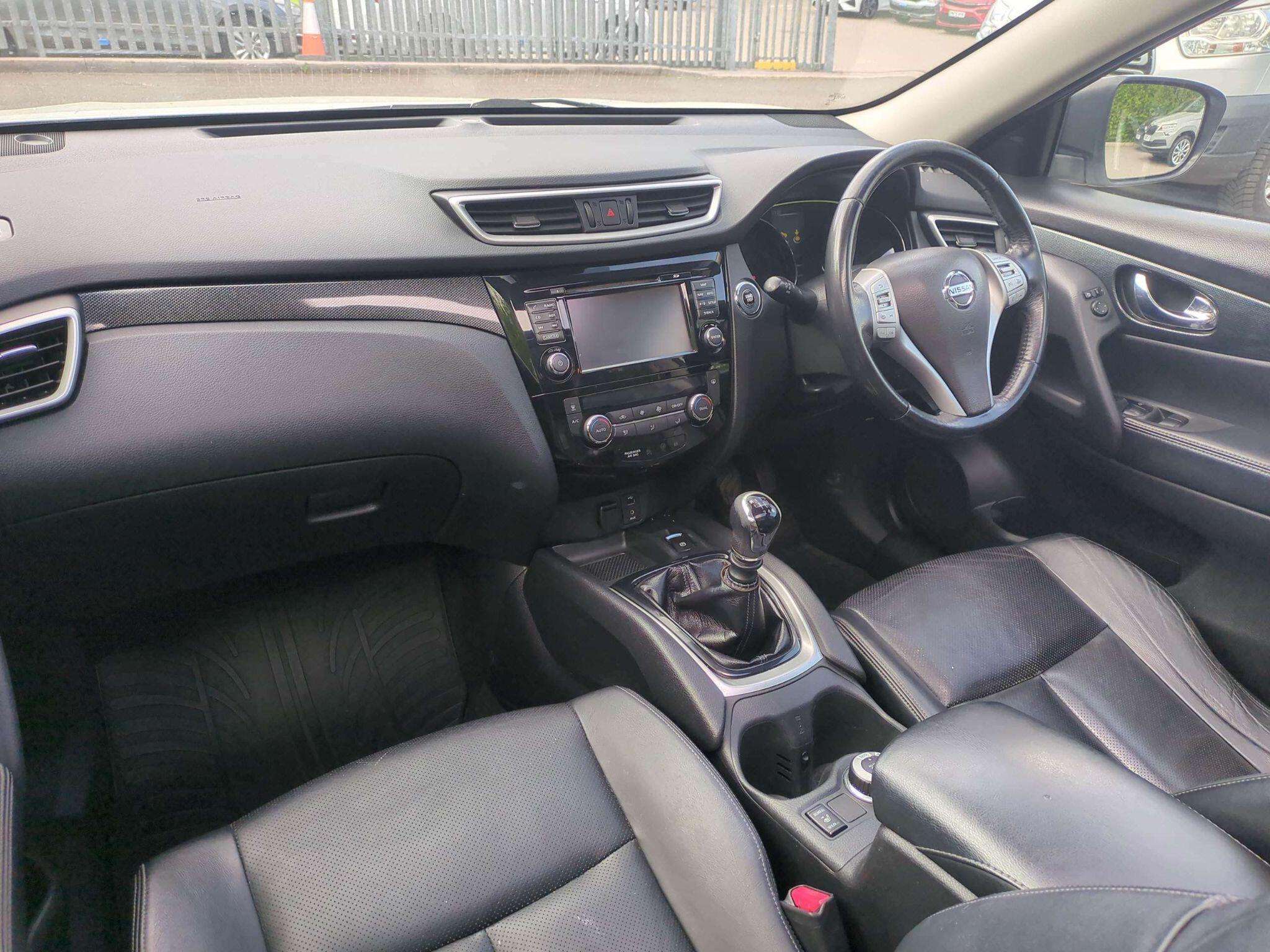A 2015 NISSAN X-TRAIL 1.6 dCi Tekna SUV 5dr Diesel Manual 4WD Euro 5 (s/s) (130 ps) A 2015 NISSAN X-TRAIL 1.6 dCi Tekna SUV 5dr Diesel Manual 4WD Euro 5 (s/s) (130 ps)