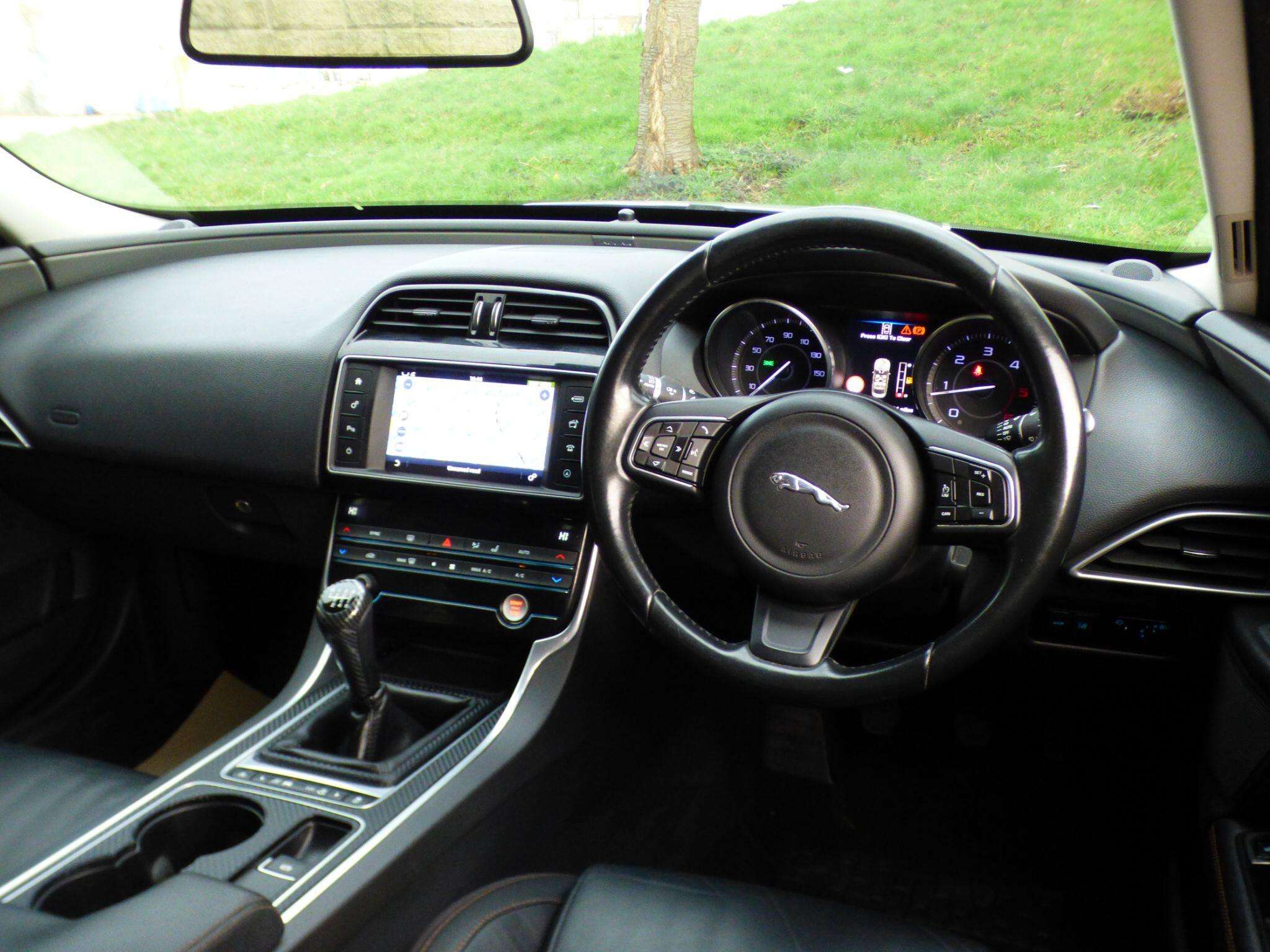 A 2016 JAGUAR XE 2.0d Prestige Euro 6 (s/s) 4dr A 2016 JAGUAR XE 2.0d Prestige Euro 6 (s/s) 4dr