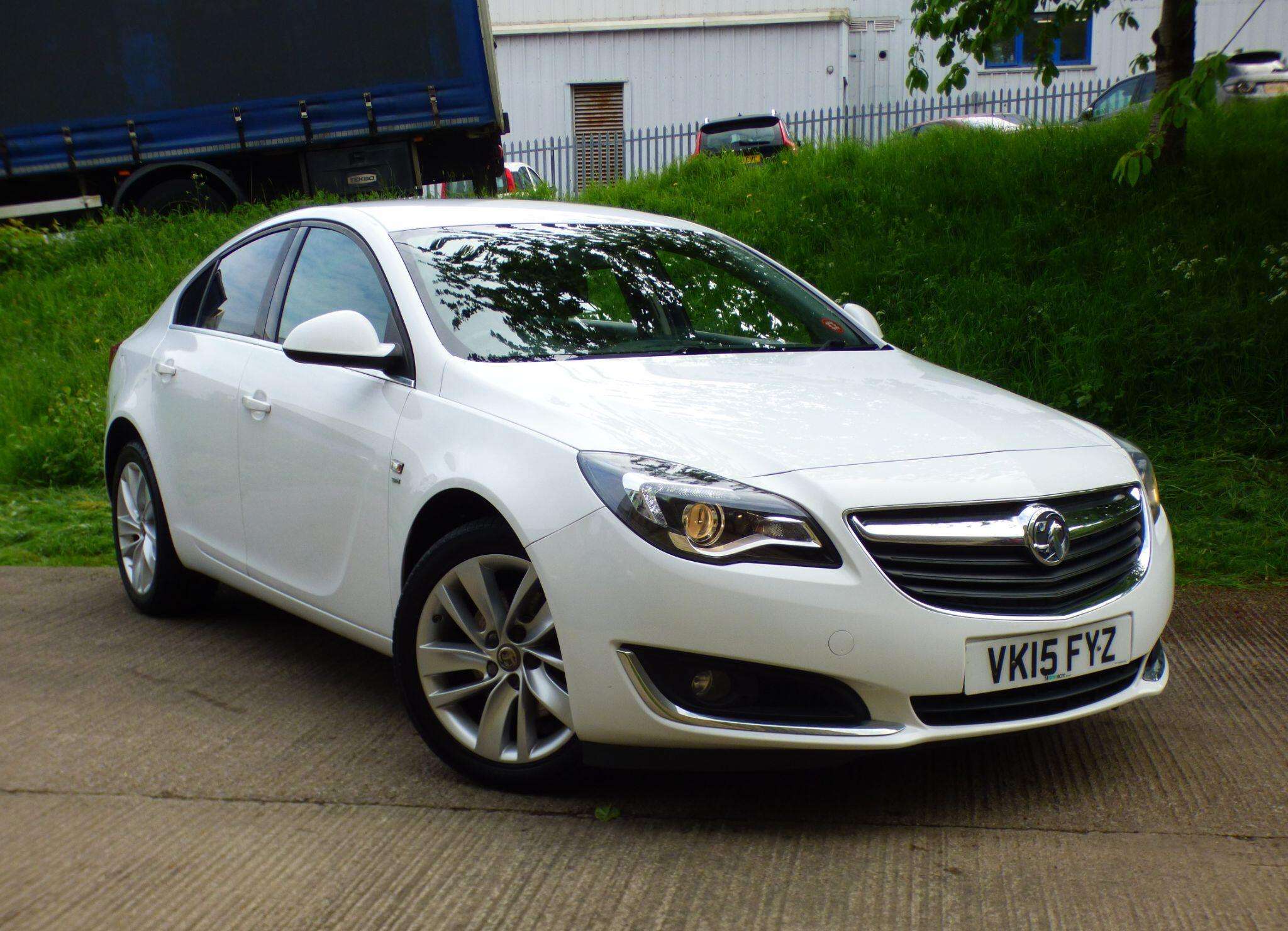 A 2015 VAUXHALL INSIGNIA 2.0 CDTi SRi Nav Auto Euro 5 5dr A 2015 VAUXHALL INSIGNIA 2.0 CDTi SRi Nav Auto Euro 5 5dr