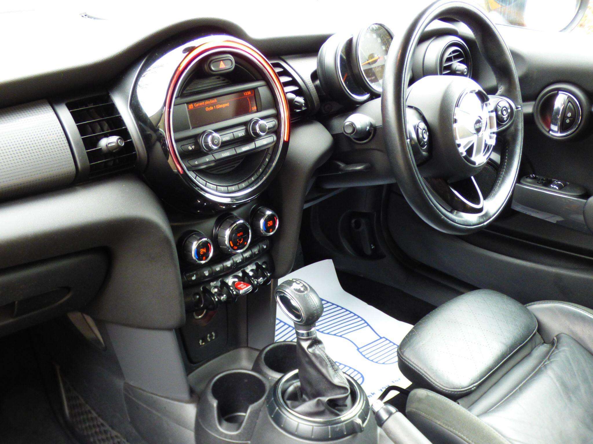 A 2014 MINI HATCH 1.5 Cooper Auto Euro 6 (s/s) 3dr A 2014 MINI HATCH 1.5 Cooper Auto Euro 6 (s/s) 3dr