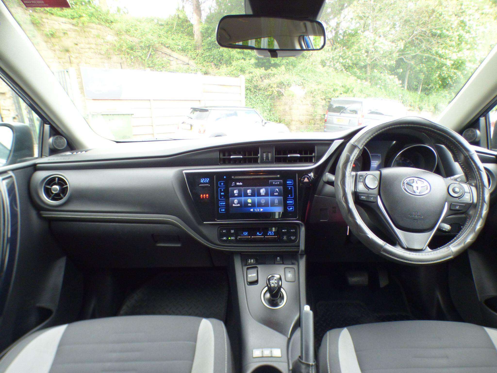 2015 TOYOTA AURIS 2015 TOYOTA AURIS