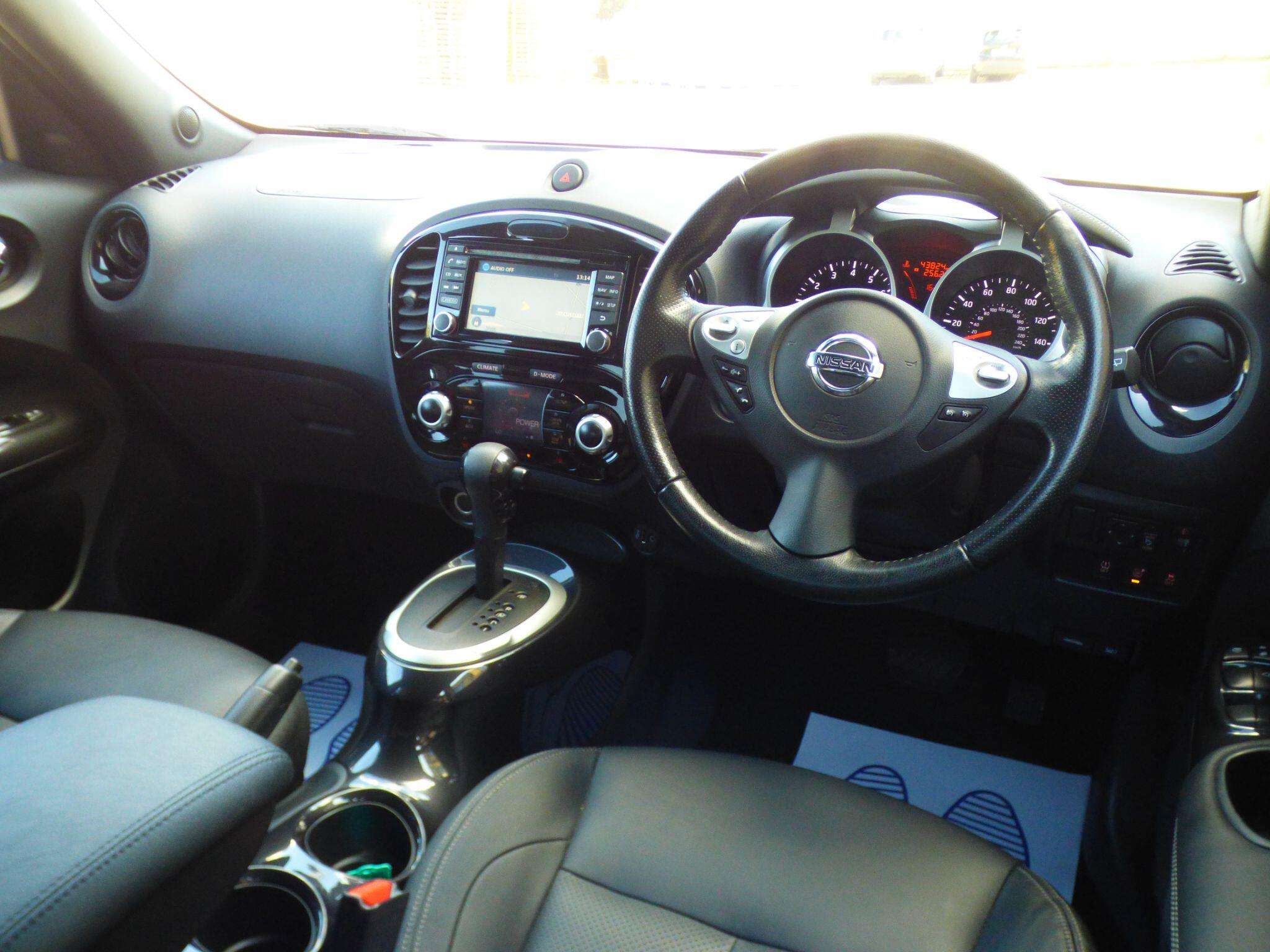 A 2015 NISSAN JUKE 1.6 Tekna XTRON Euro 5 5dr A 2015 NISSAN JUKE 1.6 Tekna XTRON Euro 5 5dr