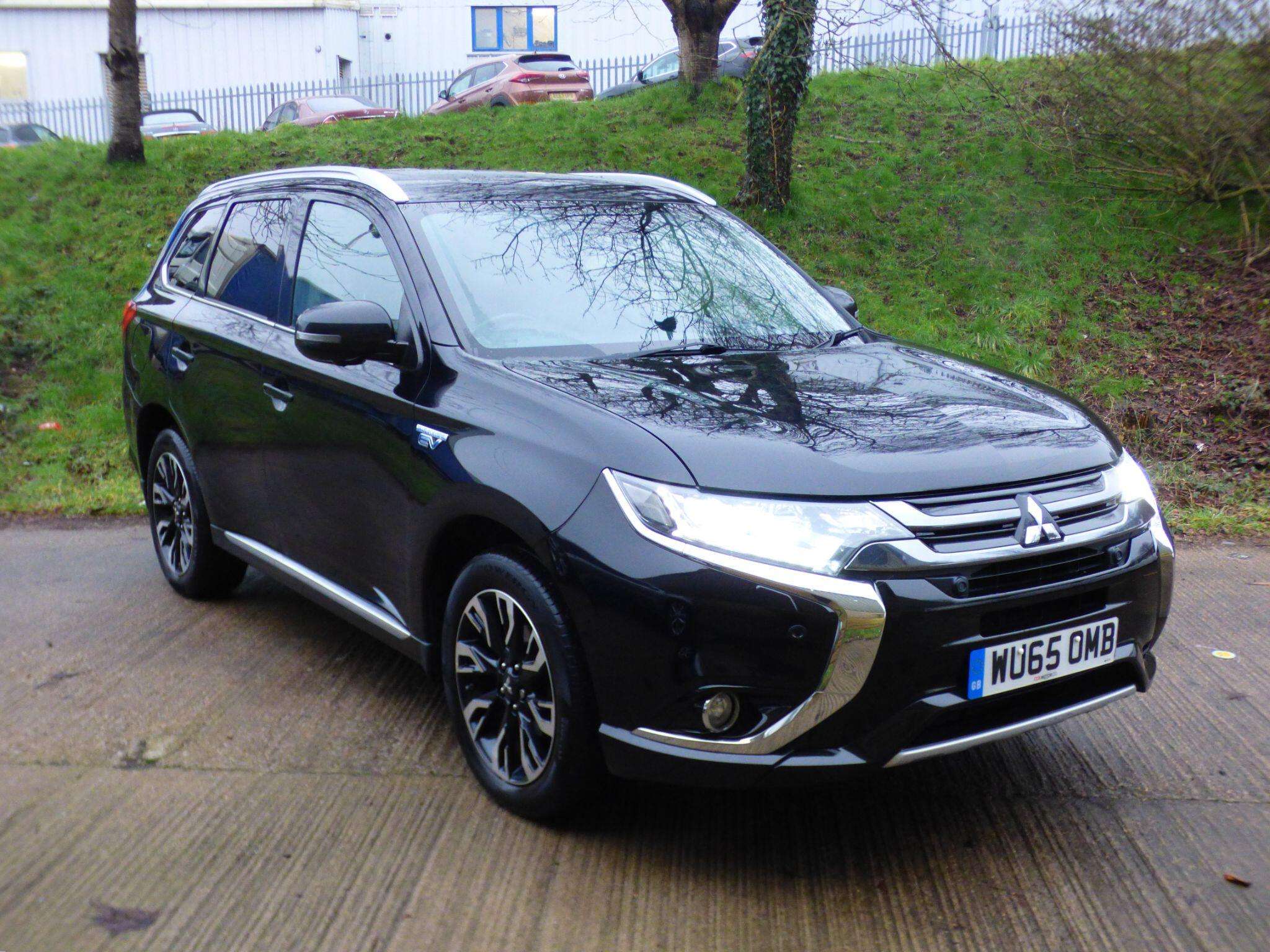 A 2016 MITSUBISHI OUTLANDER 2.0h 12kWh GX4hs CVT 4WD Euro 6 (s/s) 5dr A 2016 MITSUBISHI OUTLANDER 2.0h 12kWh GX4hs CVT 4WD Euro 6 (s/s) 5dr