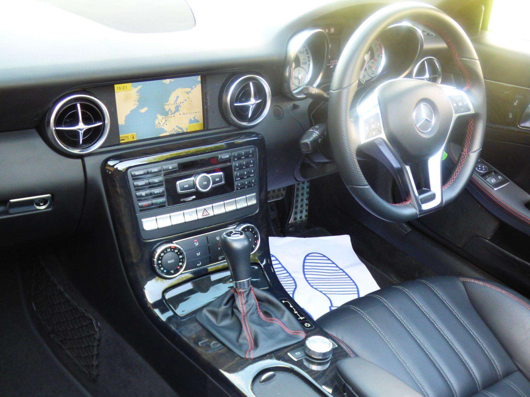 A 2012 MERCEDES-BENZ SLK 1.8 SLK200 BlueEfficiency AMG Sport Edition 125 G-Tronic+ Euro 5 (s/s) 2dr A 2012 MERCEDES-BENZ SLK 1.8 SLK200 BlueEfficiency AMG Sport Edition 125 G-Tronic+ Euro 5 (s/s) 2dr