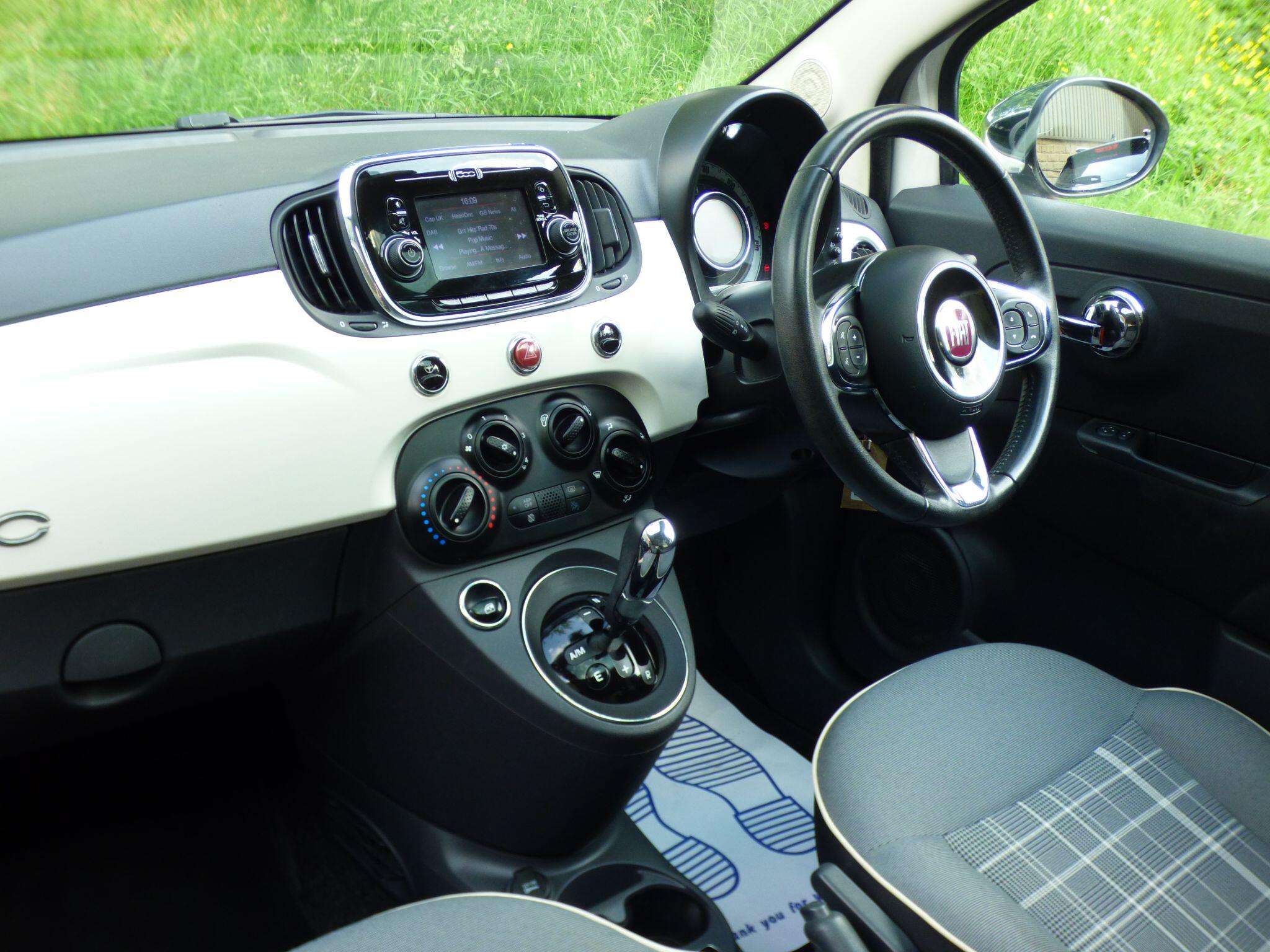 A 2016 FIAT 500 1.2 Lounge Dualogic Euro 6 (s/s) 3dr A 2016 FIAT 500 1.2 Lounge Dualogic Euro 6 (s/s) 3dr