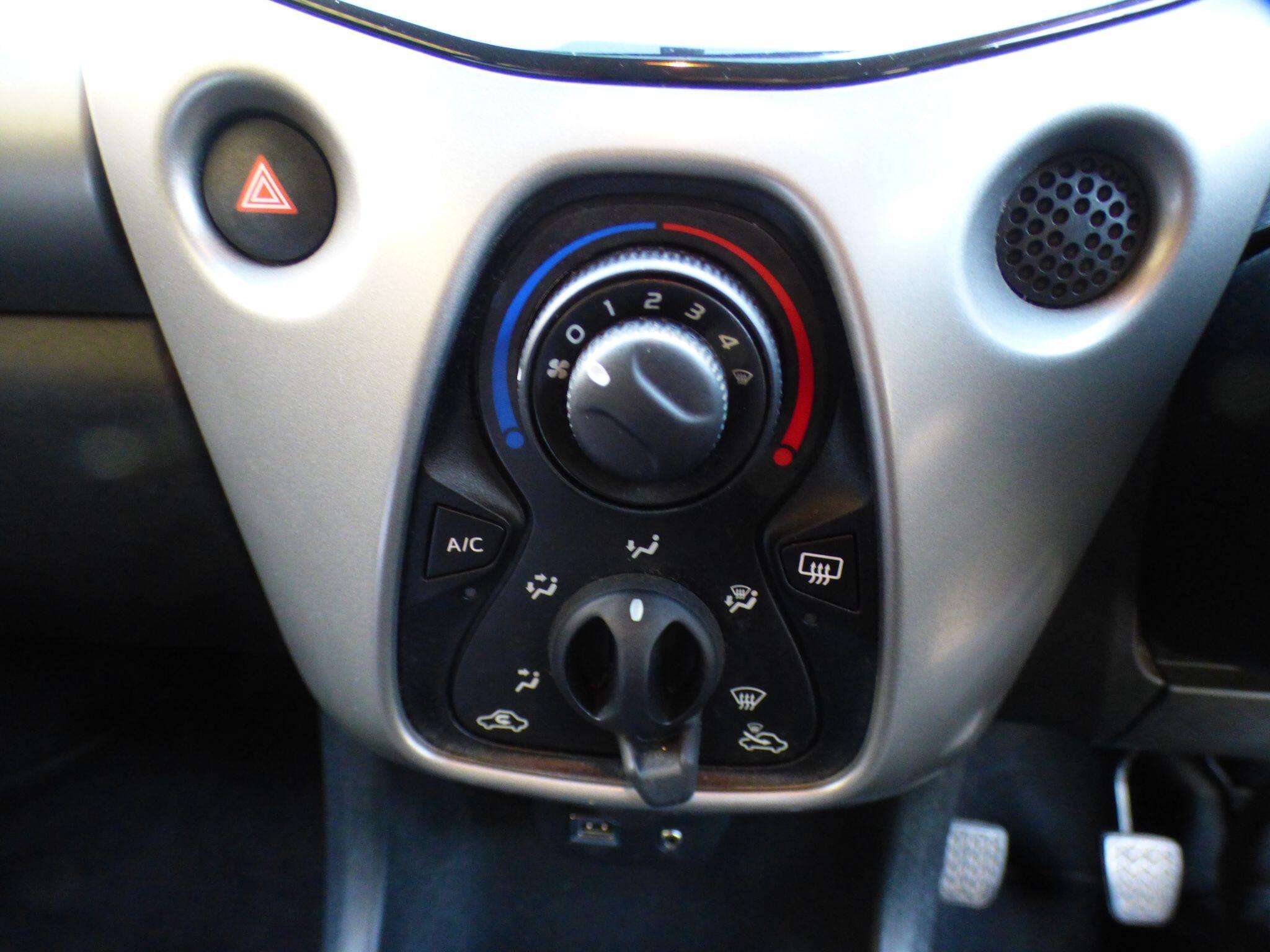 2015 PEUGEOT 108 2015 PEUGEOT 108