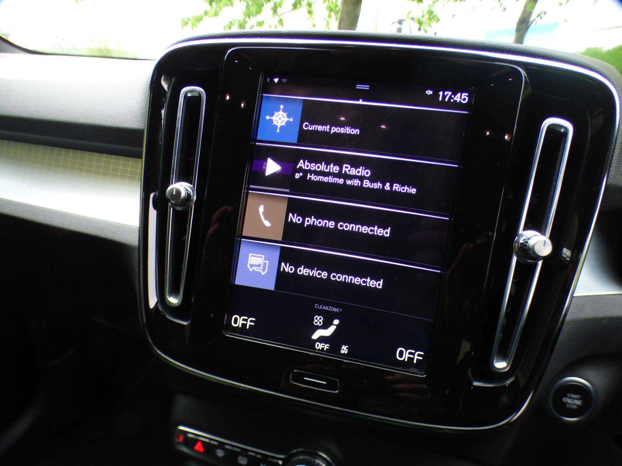 2022 VOLVO XC40 2022 VOLVO XC40