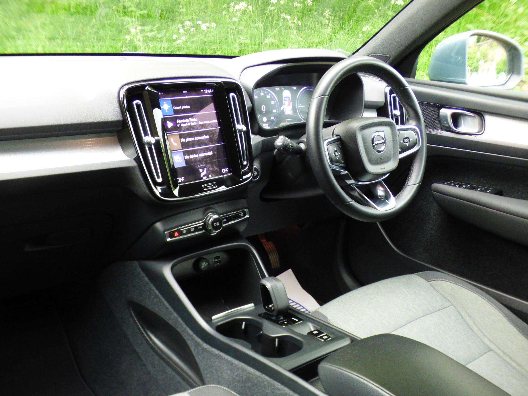 A 2022 VOLVO XC40 1.5h T4 Recharge 10.7kWh Core Auto Euro 6 (s/s) 5dr A 2022 VOLVO XC40 1.5h T4 Recharge 10.7kWh Core Auto Euro 6 (s/s) 5dr