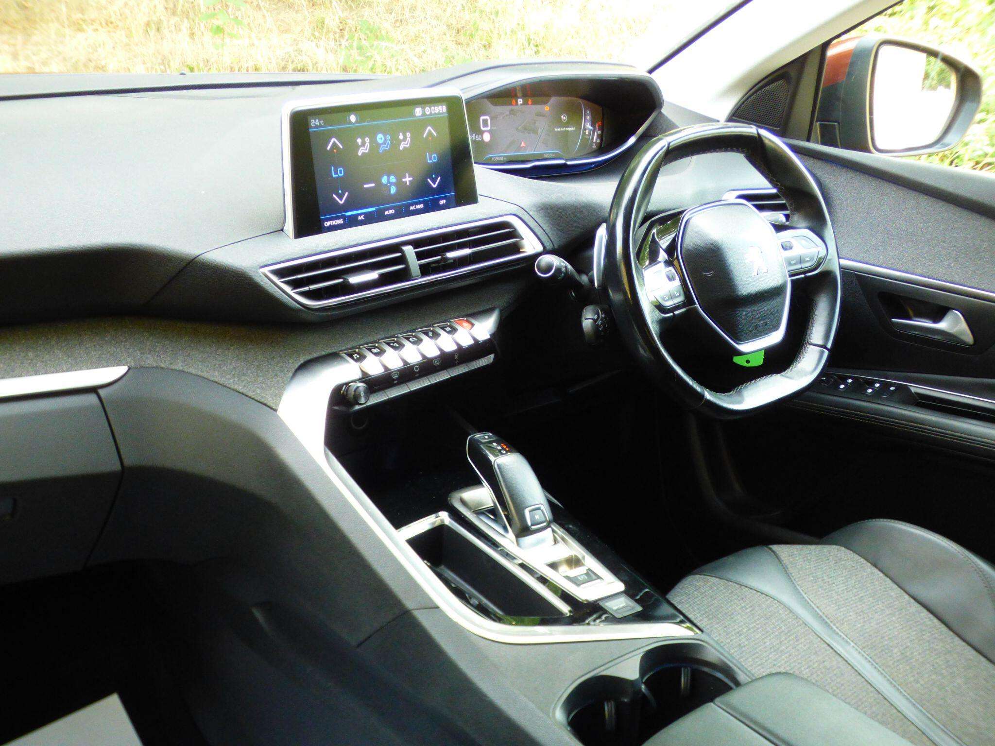 A 2019 PEUGEOT 3008 1.5 BlueHDi Allure EAT Euro 6 (s/s) 5dr A 2019 PEUGEOT 3008 1.5 BlueHDi Allure EAT Euro 6 (s/s) 5dr