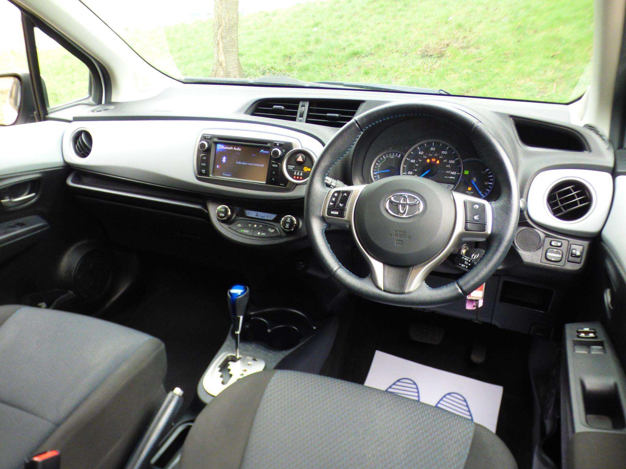 A 2014 TOYOTA YARIS 1.5 VVT-h Icon Plus CVT Euro 5 5dr A 2014 TOYOTA YARIS 1.5 VVT-h Icon Plus CVT Euro 5 5dr