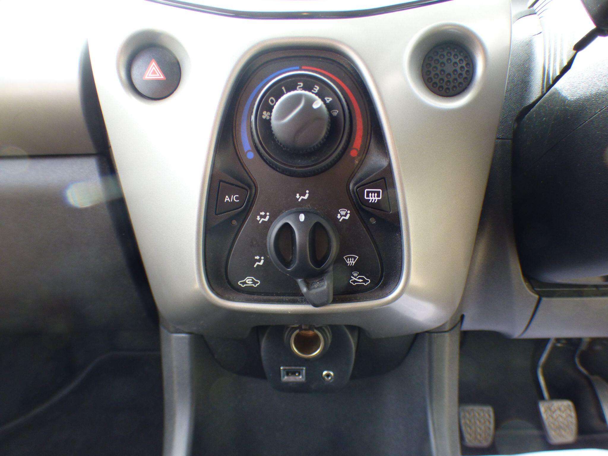 2015 PEUGEOT 108 2015 PEUGEOT 108