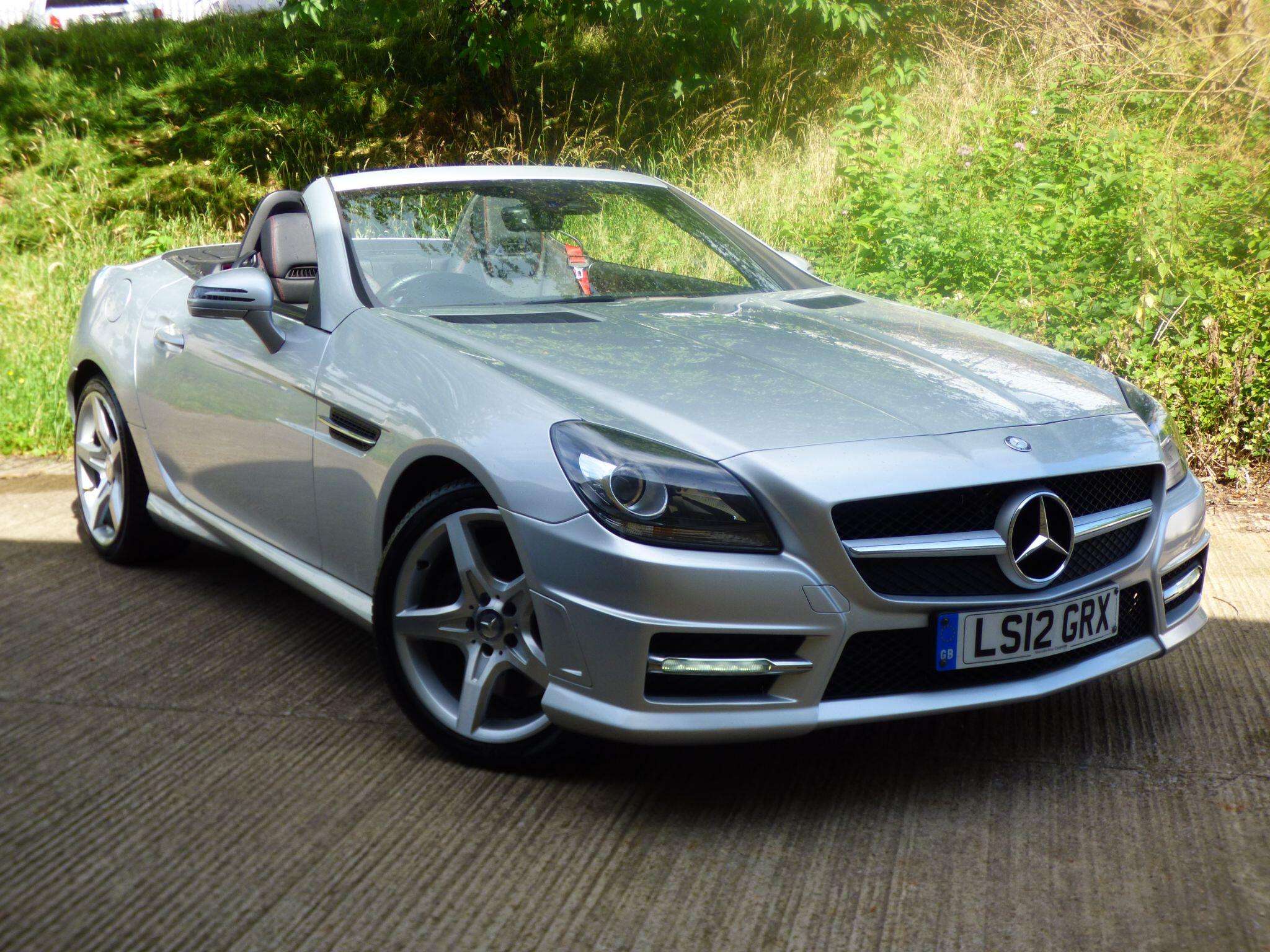 A 2012 MERCEDES-BENZ SLK 1.8 SLK200 BlueEfficiency AMG Sport Edition 125 G-Tronic+ Euro 5 (s/s) 2dr A 2012 MERCEDES-BENZ SLK 1.8 SLK200 BlueEfficiency AMG Sport Edition 125 G-Tronic+ Euro 5 (s/s) 2dr