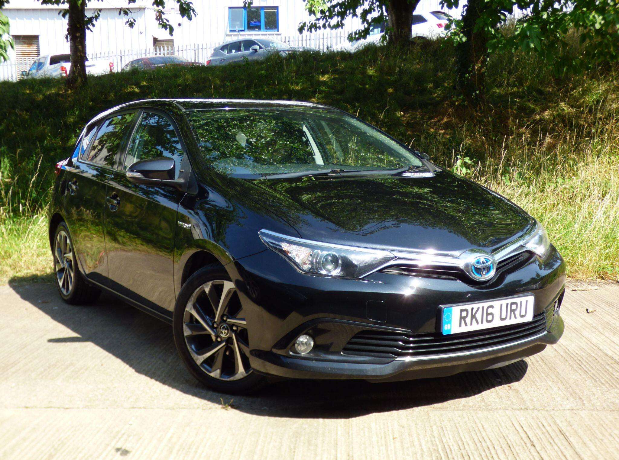 A 2016 TOYOTA AURIS 1.8 VVT-h Design CVT Euro 6 (s/s) 5dr A 2016 TOYOTA AURIS 1.8 VVT-h Design CVT Euro 6 (s/s) 5dr