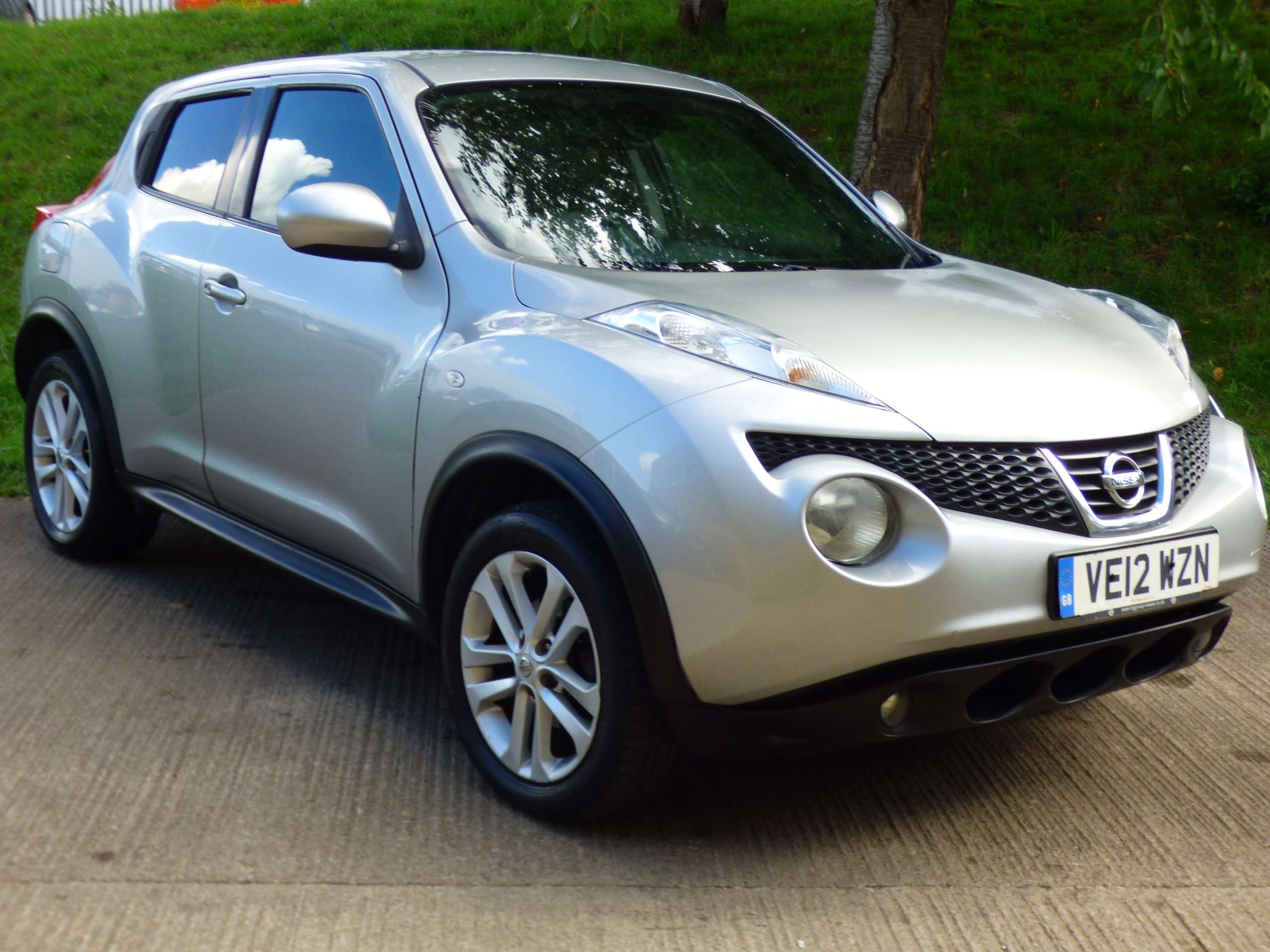 A 2012 NISSAN JUKE 1.5 dCi 8v Tekna SUV 5dr Diesel Manual Euro 5 (s/s) (110 ps) A 2012 NISSAN JUKE 1.5 dCi 8v Tekna SUV 5dr Diesel Manual Euro 5 (s/s) (110 ps)