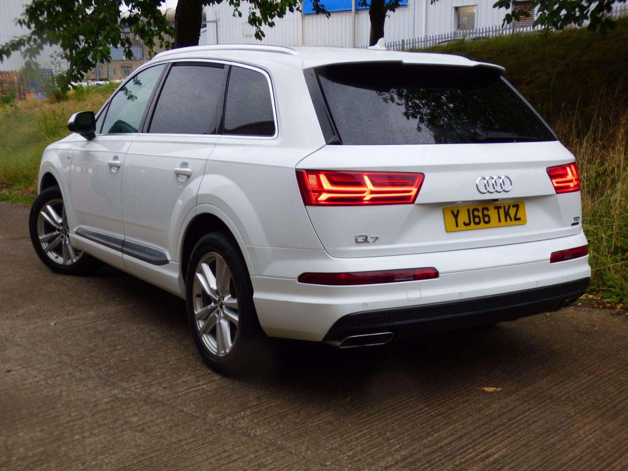 2016 AUDI Q7 2016 AUDI Q7