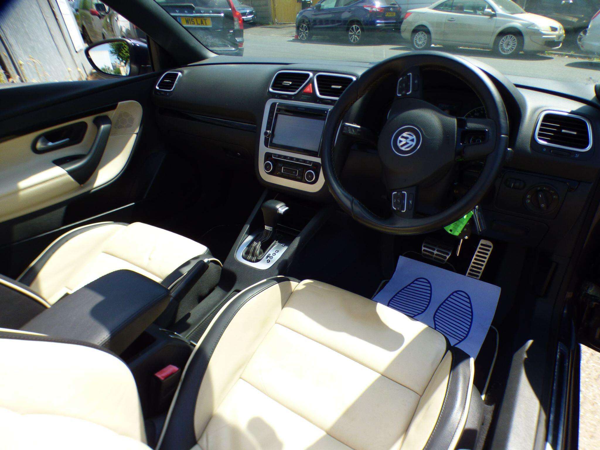 A 2010 VOLKSWAGEN EOS 2.0 TSI Individual Cabriolet DSG Euro 5 2dr A 2010 VOLKSWAGEN EOS 2.0 TSI Individual Cabriolet DSG Euro 5 2dr