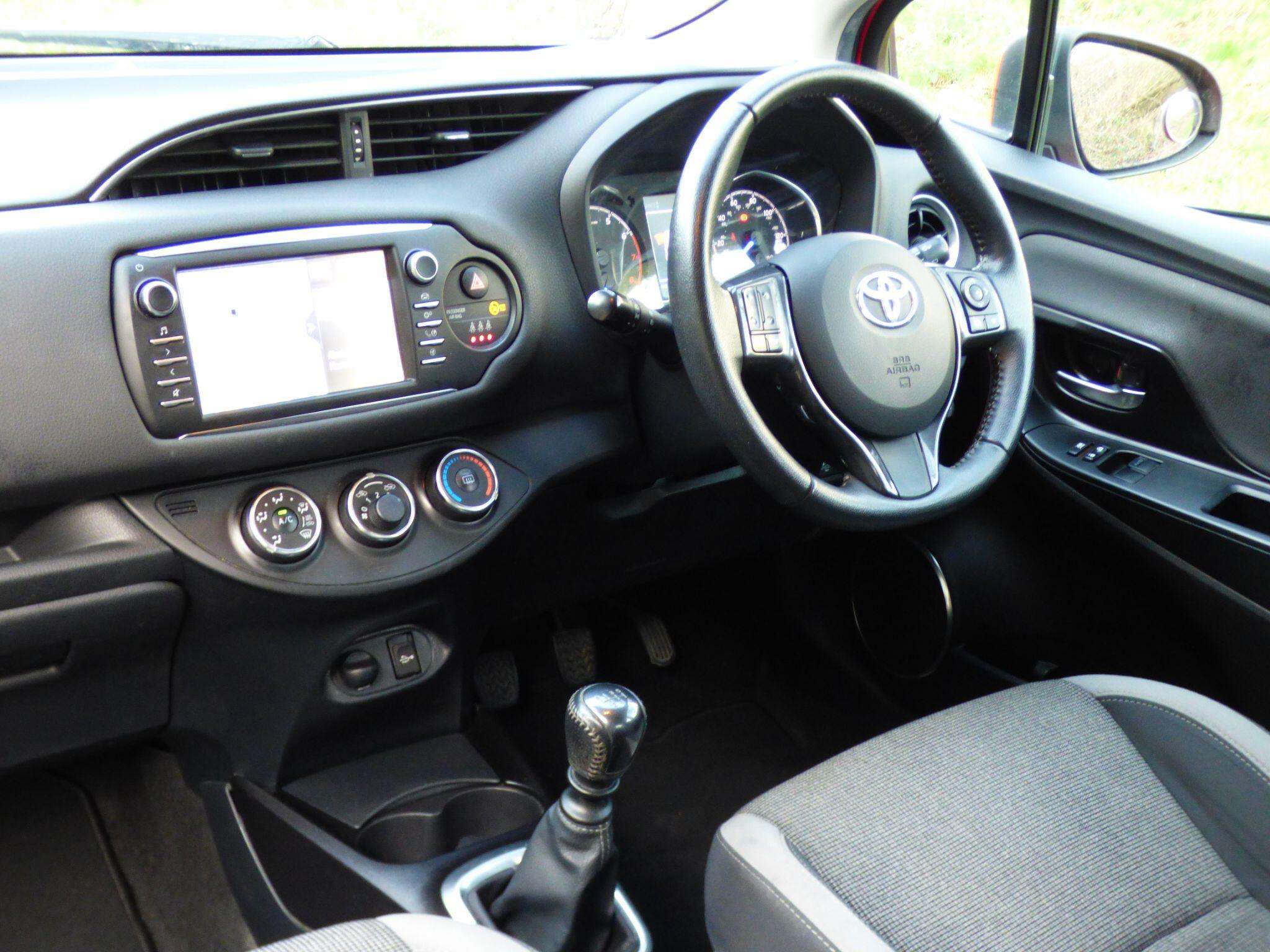 A 2020 TOYOTA YARIS 1.5 VVT-i Y20 Bi-tone Euro 6 5dr A 2020 TOYOTA YARIS 1.5 VVT-i Y20 Bi-tone Euro 6 5dr