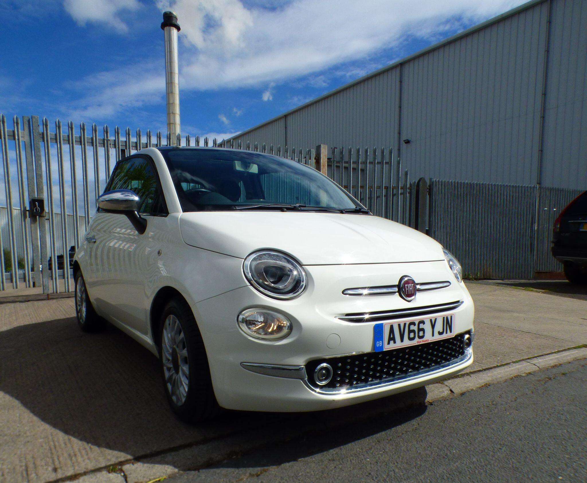 A 2016 FIAT 500 1.2 Lounge Dualogic Euro 6 (s/s) 3dr A 2016 FIAT 500 1.2 Lounge Dualogic Euro 6 (s/s) 3dr
