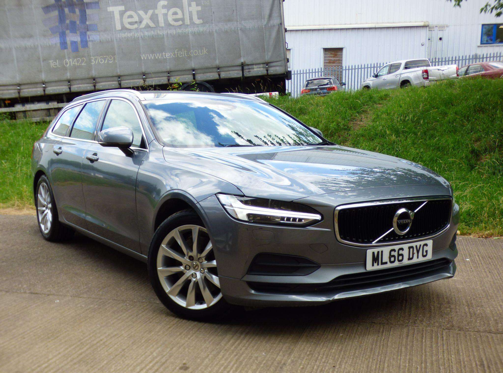 A 2016 VOLVO V90 2.0 D5 PowerPulse Momentum Auto AWD Euro 6 (s/s) 5dr A 2016 VOLVO V90 2.0 D5 PowerPulse Momentum Auto AWD Euro 6 (s/s) 5dr