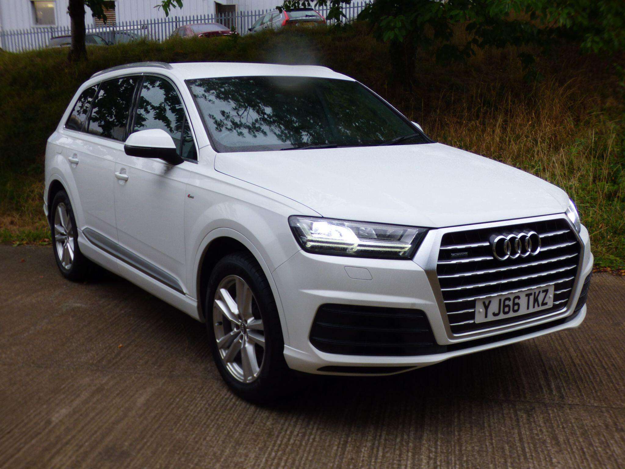 A 2016 AUDI Q7 3.0 TDI V6 S line Tiptronic quattro Euro 6 (s/s) 5dr A 2016 AUDI Q7 3.0 TDI V6 S line Tiptronic quattro Euro 6 (s/s) 5dr