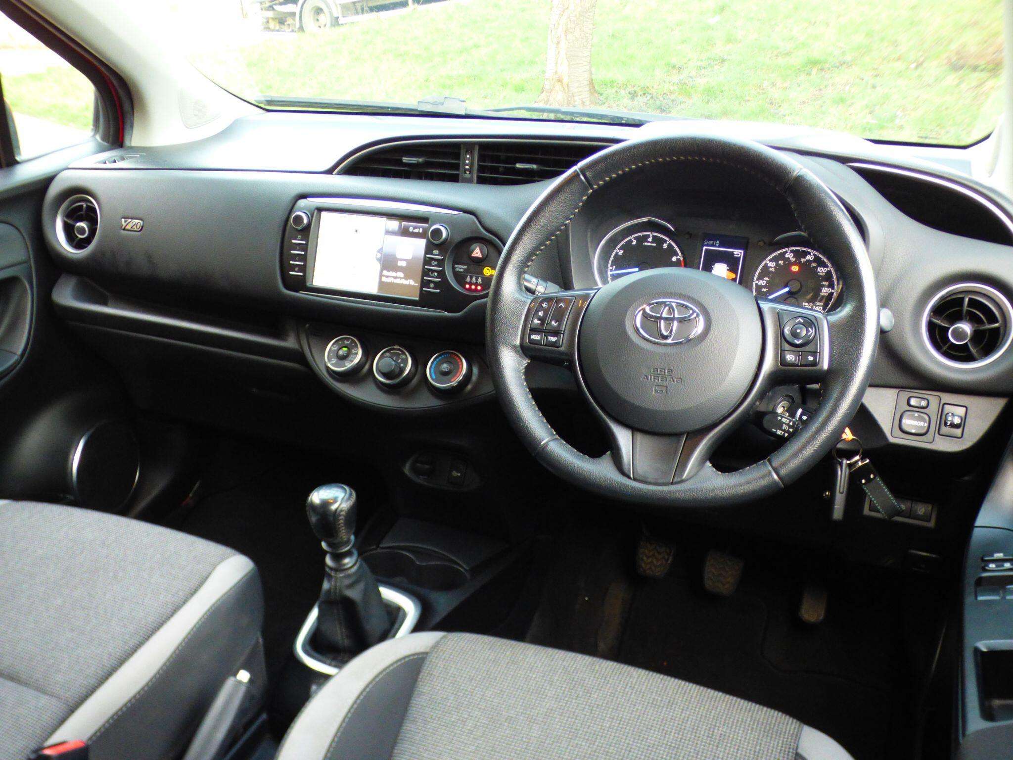 A 2020 TOYOTA YARIS 1.5 VVT-i Y20 Bi-tone Euro 6 5dr A 2020 TOYOTA YARIS 1.5 VVT-i Y20 Bi-tone Euro 6 5dr