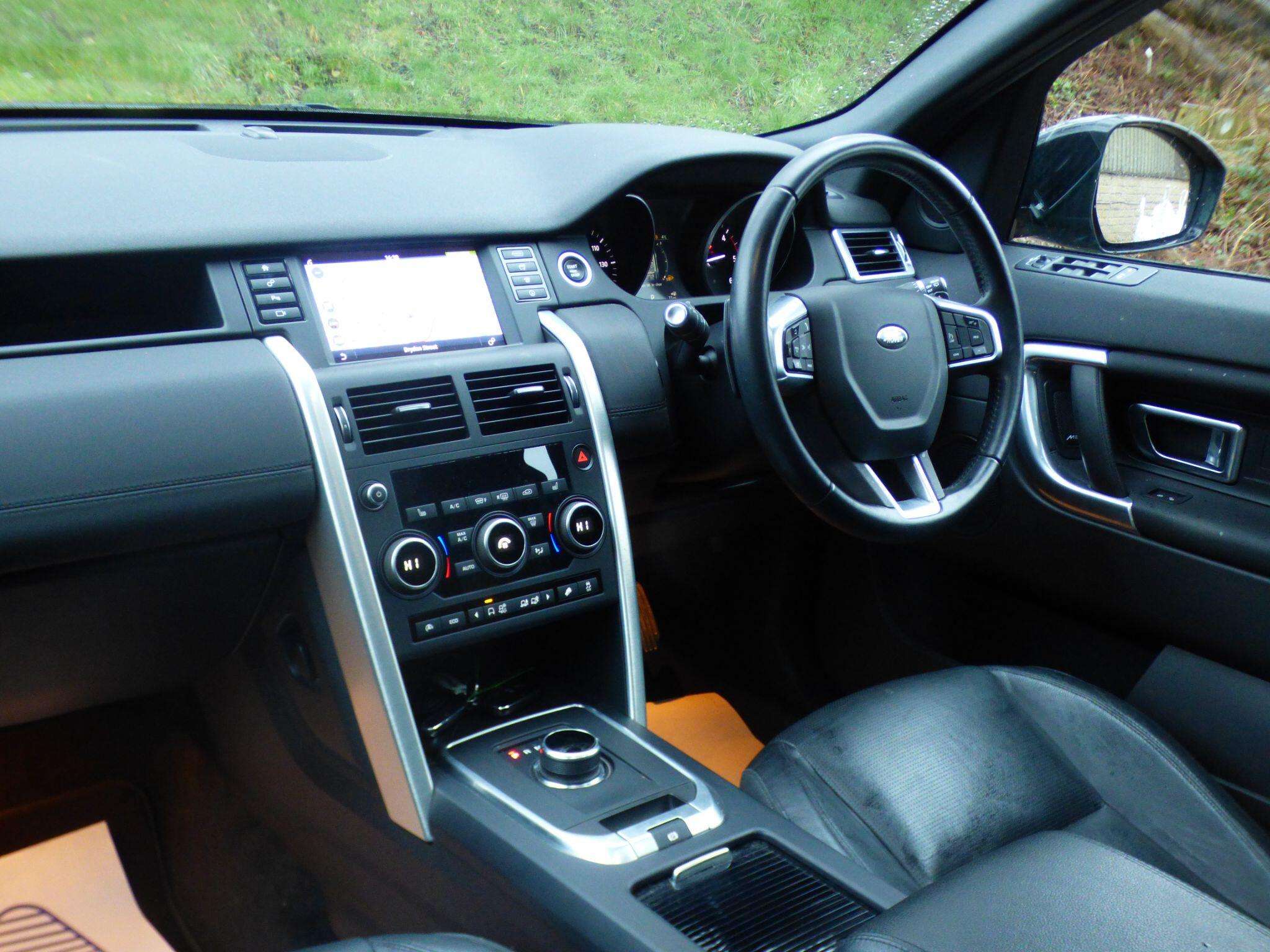 A 2017 LAND ROVER DISCOVERY SPORT 2.0 TD4 HSE Auto 4WD Euro 6 (s/s) 5dr A 2017 LAND ROVER DISCOVERY SPORT 2.0 TD4 HSE Auto 4WD Euro 6 (s/s) 5dr